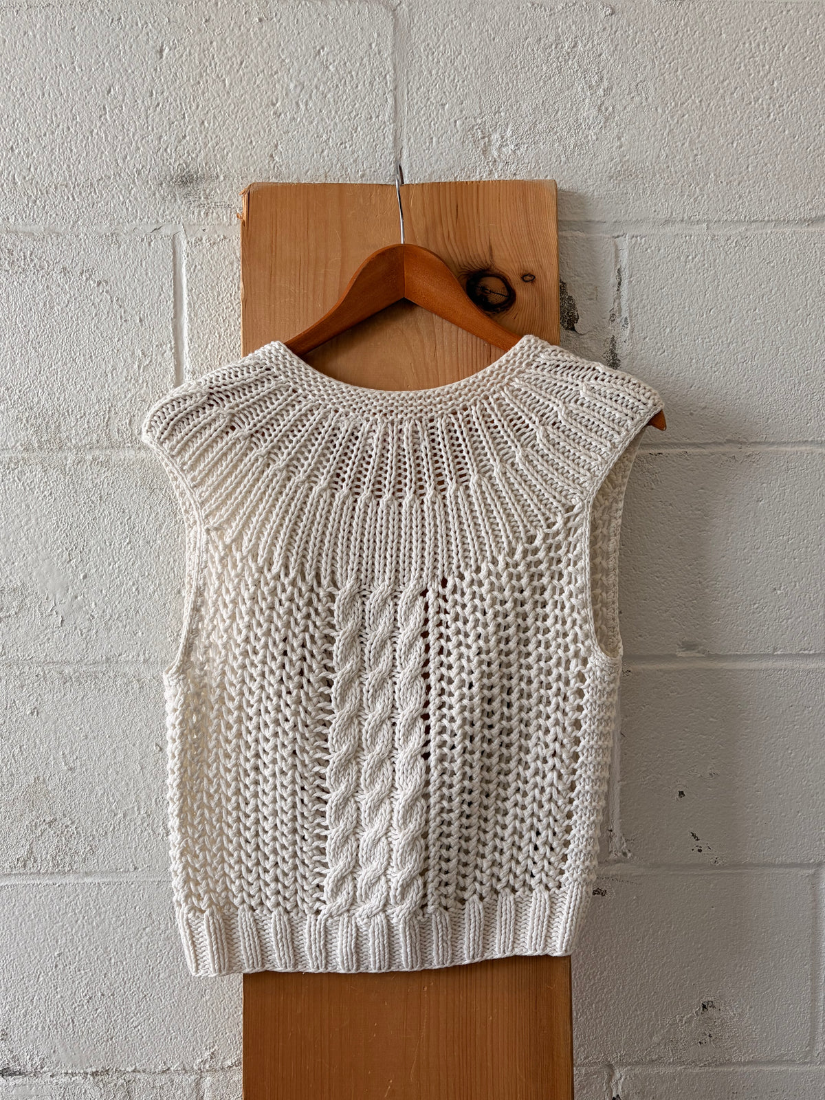 Sleeveless Cream Crochet Sweater : M
