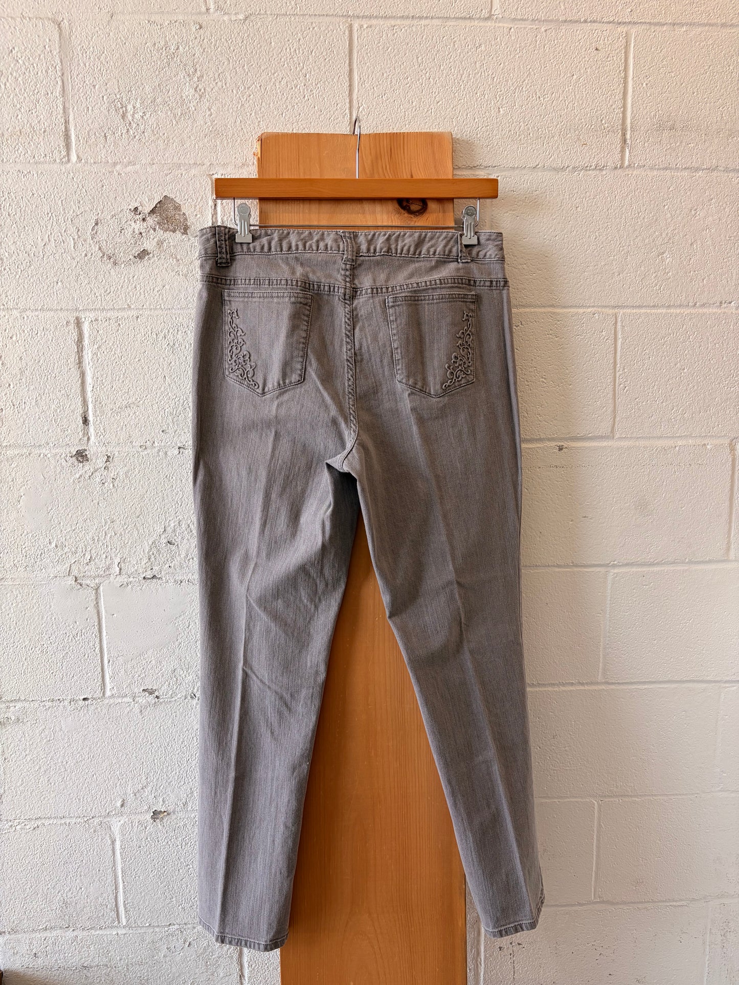 Gray Wash Jeans : 16W
