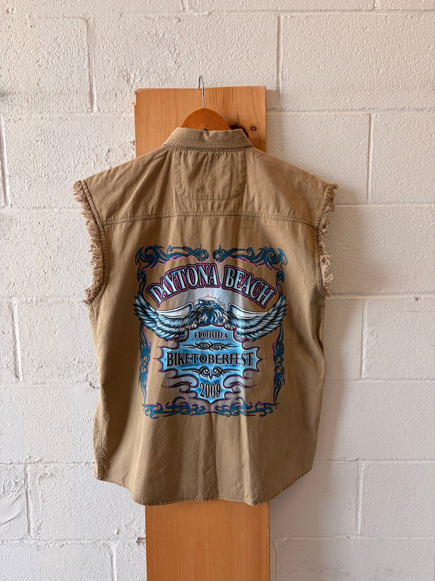 ‘09 “Biketober Fest” Sleeveless Button Down : M