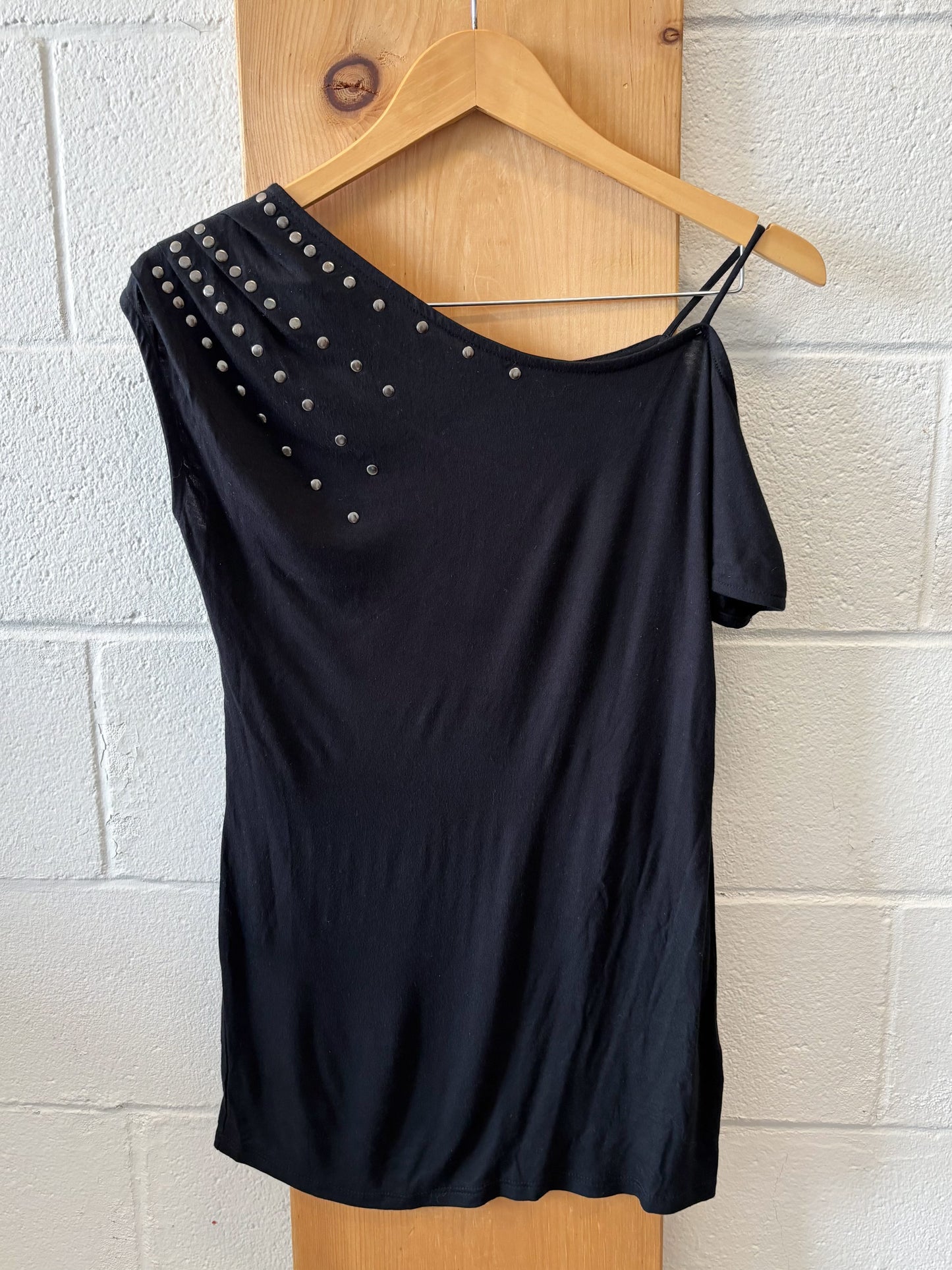 Black Off Shoulder Top : M