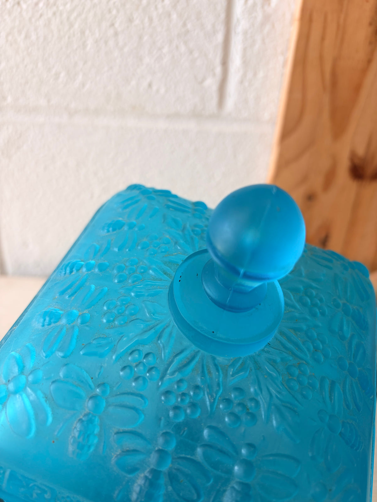 Vtg Indiana Glass Tiara Frosted Blue Etched Bee Box (Local Pick Up Only)