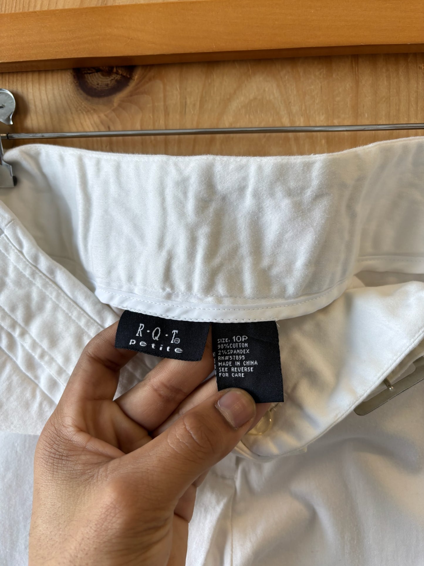 Vtg White Capris : 10P