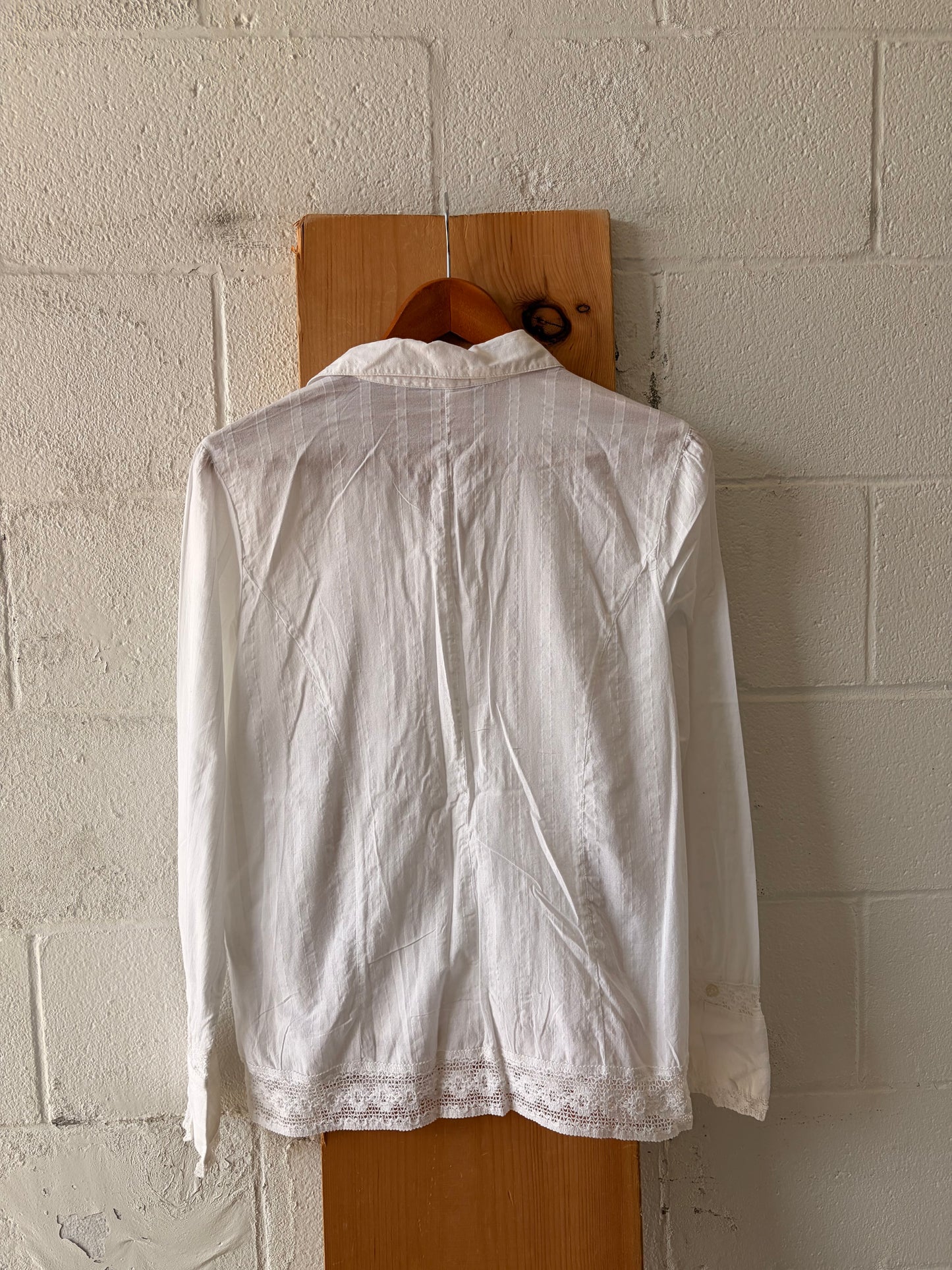 Crochet Detailed Button Down : L