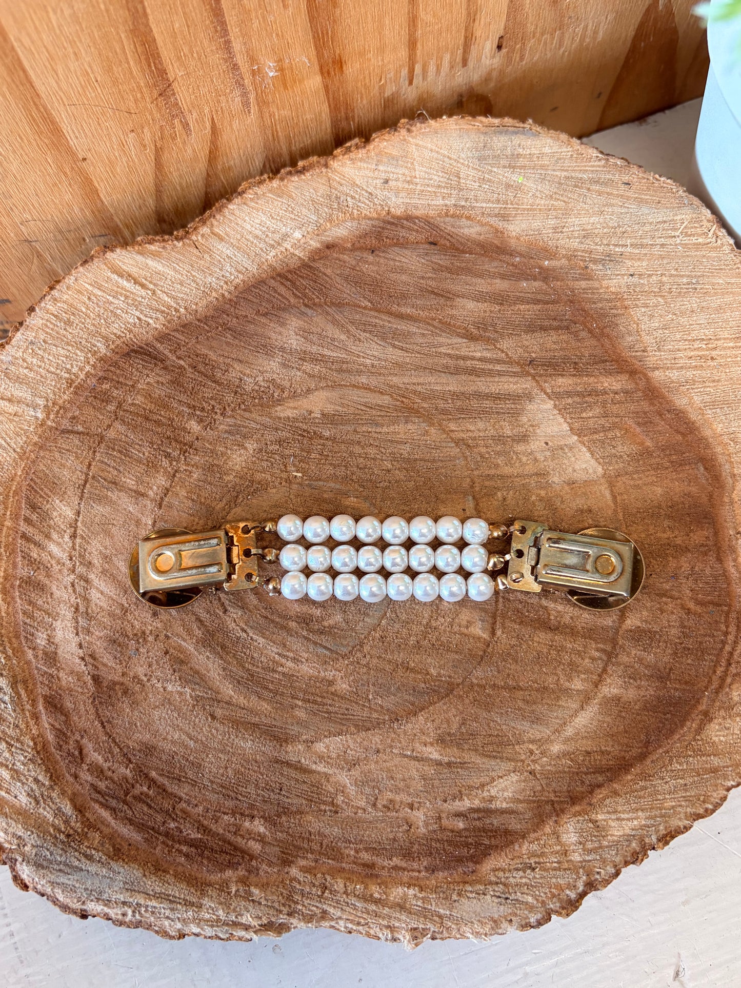 Pearl Detailed Sweater Clip