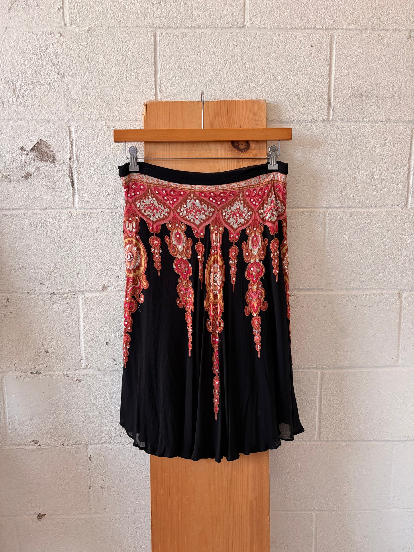 Pink & Black Sequins Detailed Skirt : L