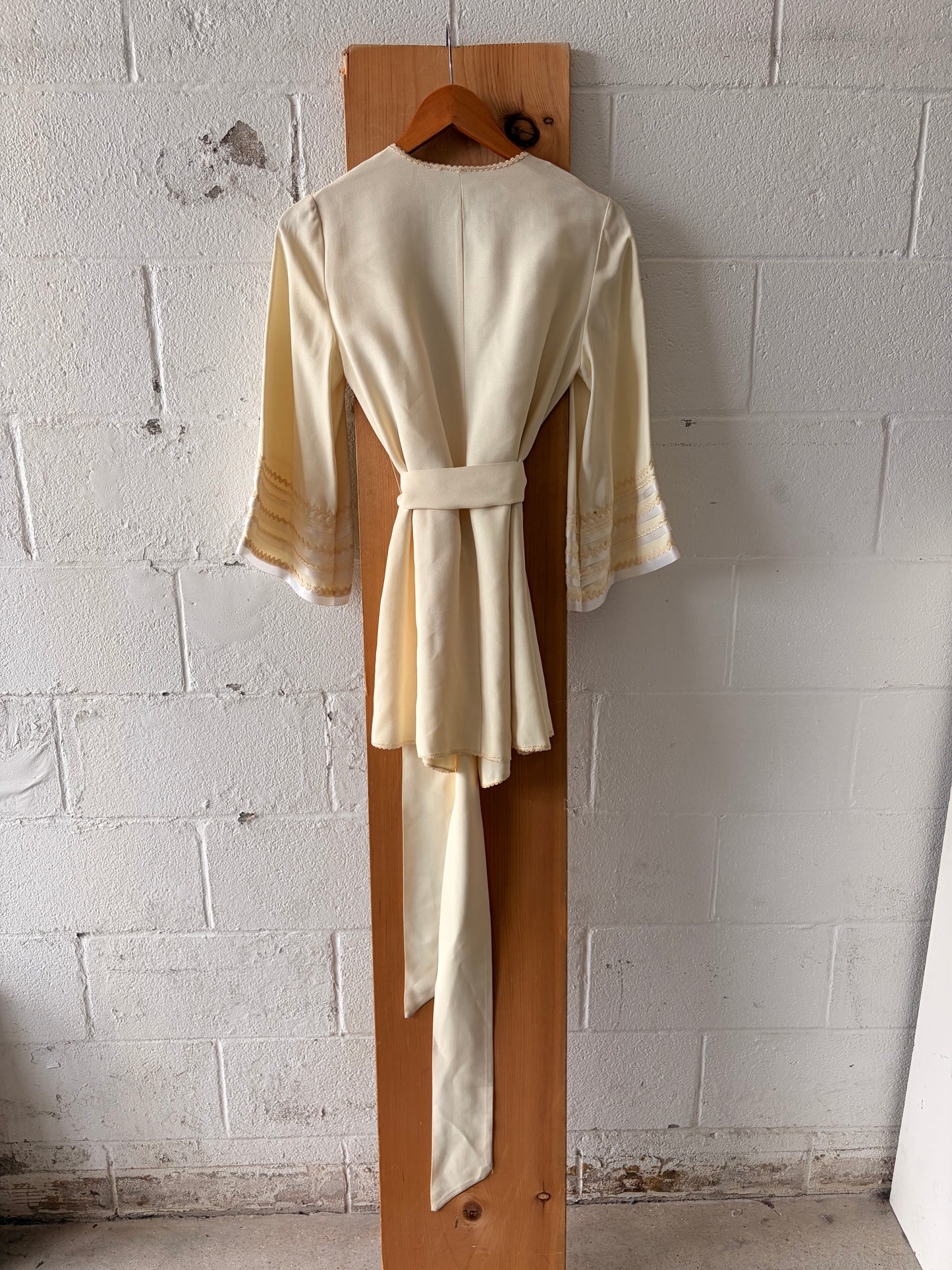 Vtg Ivory Robe