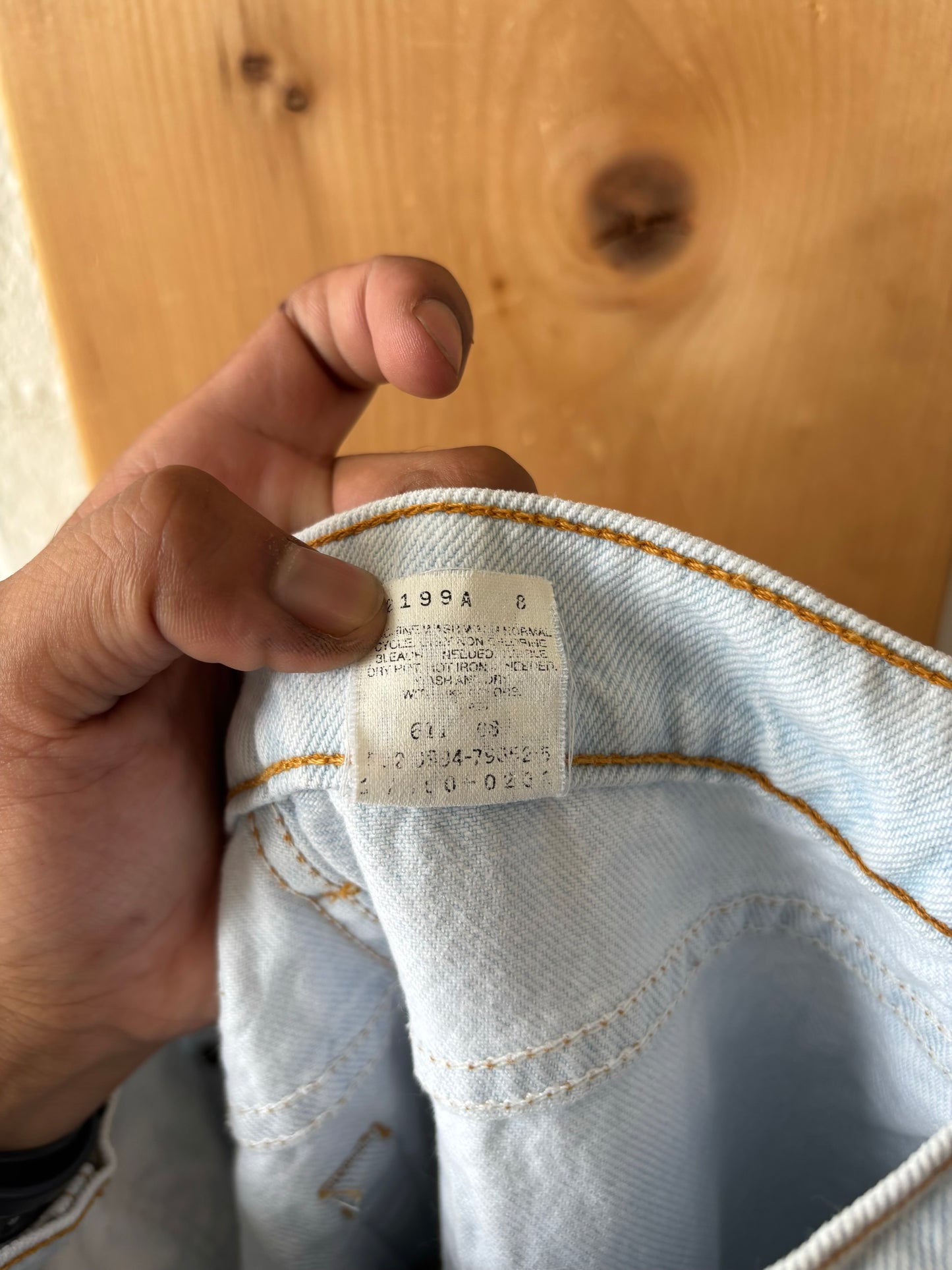 Vtg Light Wash Levi’s : 32” W