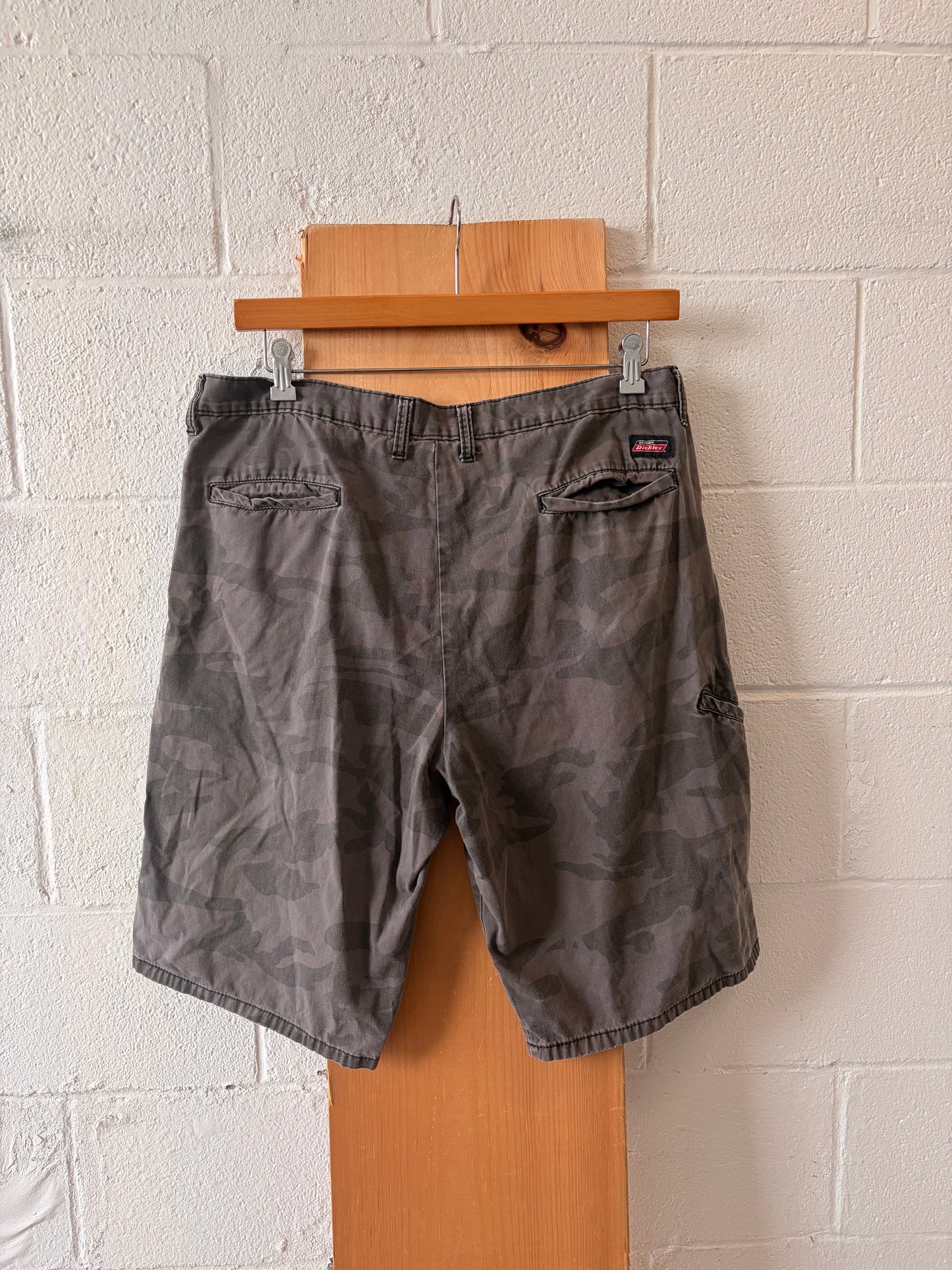 Camo Dickies Shorts : 38”W