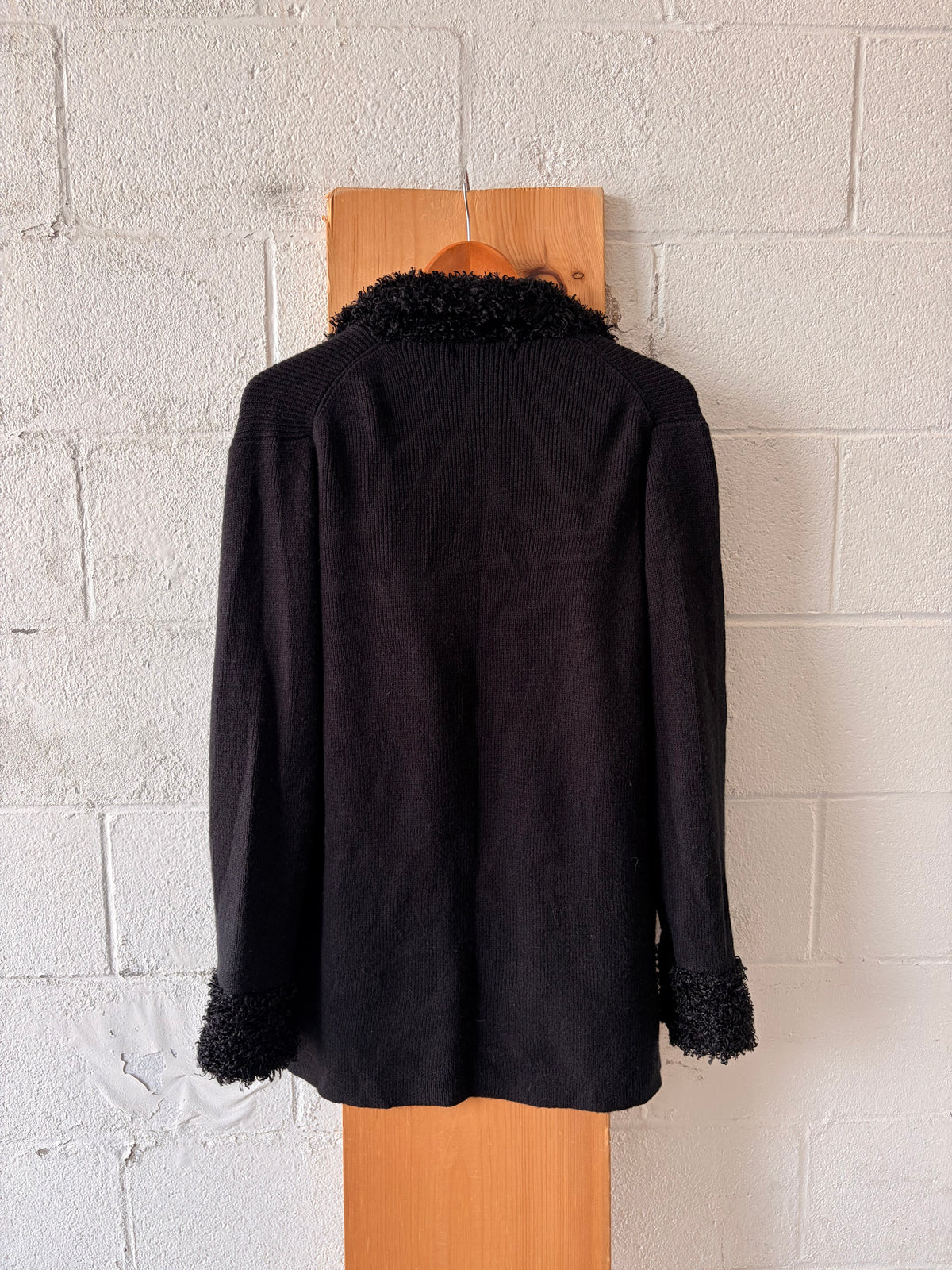 Black Fuzzy Collared Cardigan : L