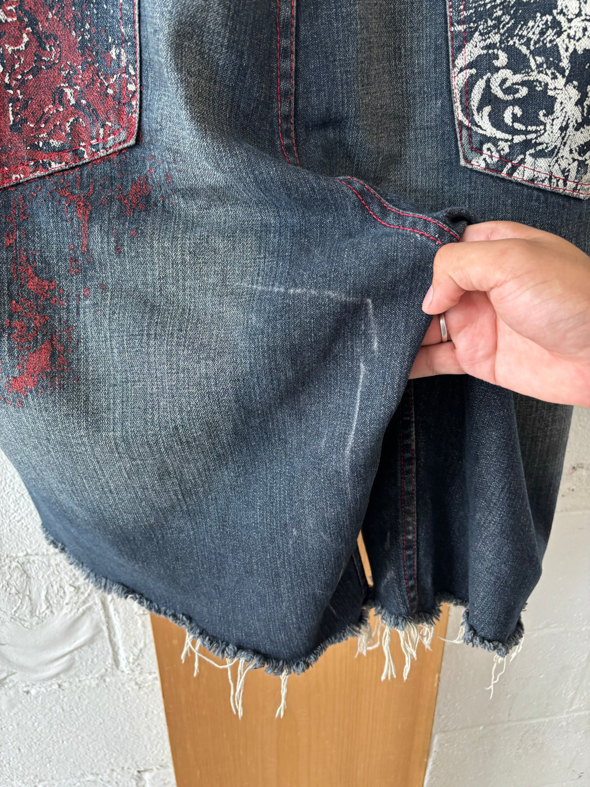 Y2K Royal Republic Cutoff Shorts : 40
