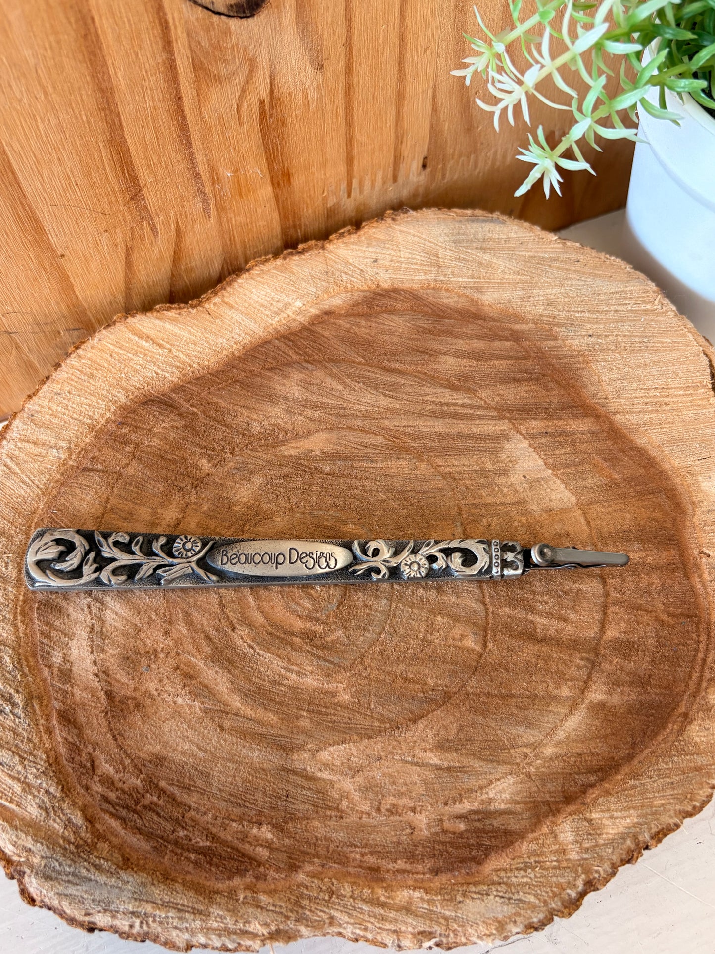 Ornate Jewelry Fastener
