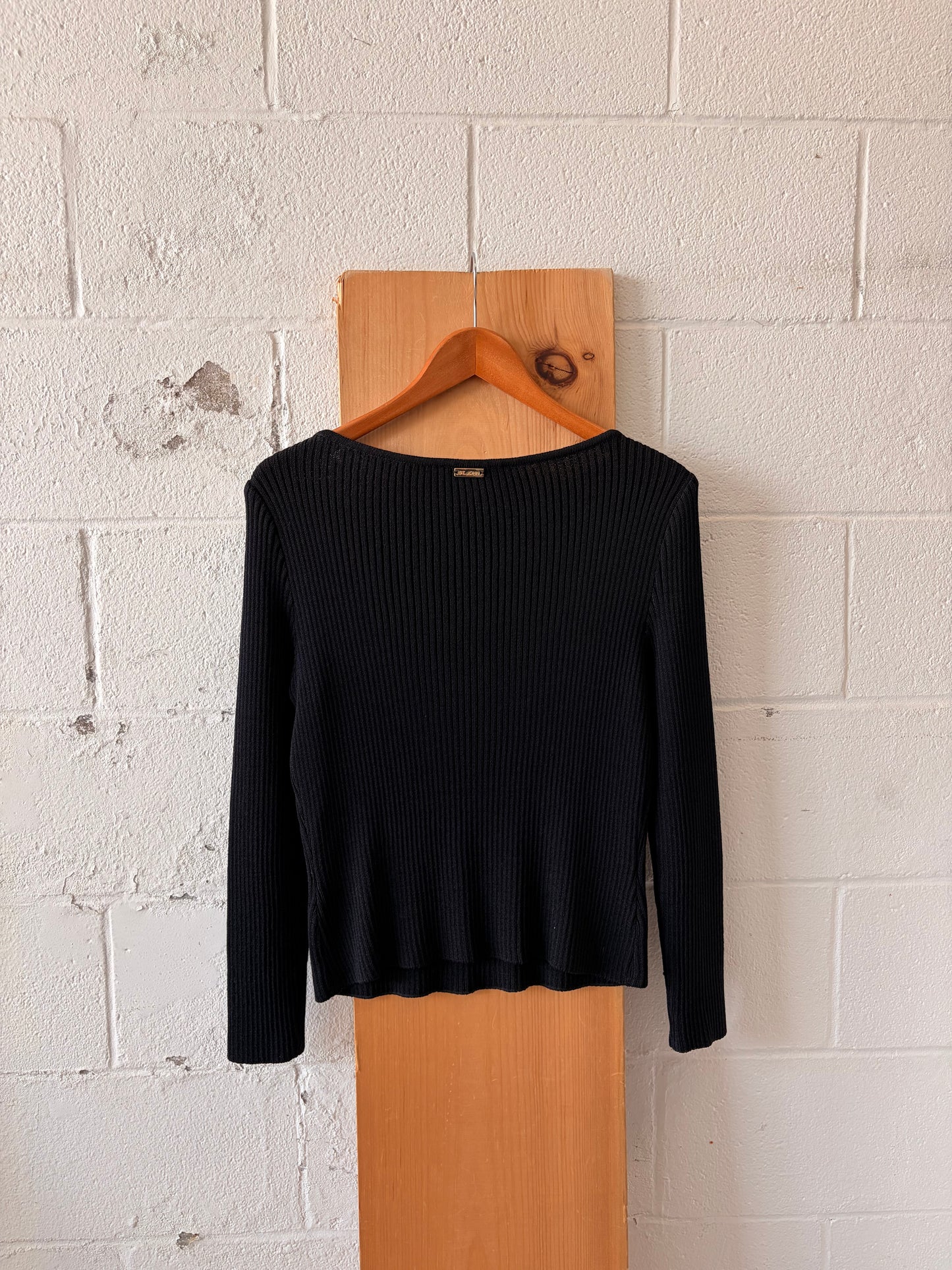 Classic Ribbed Black Sweater : L