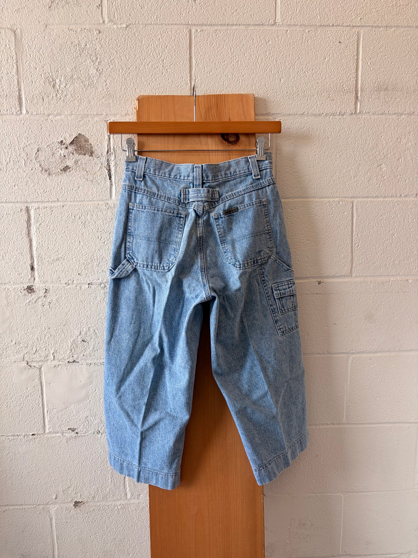 Light Wash Denim Capris : 6