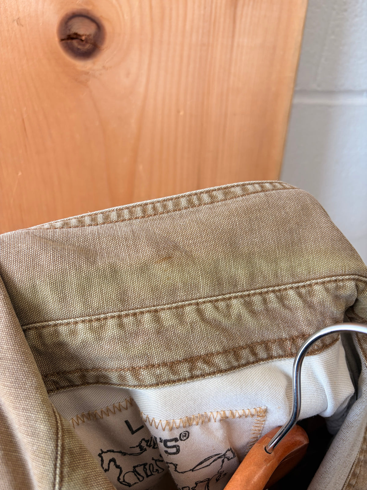 Levi’s Khaki Button Down : M