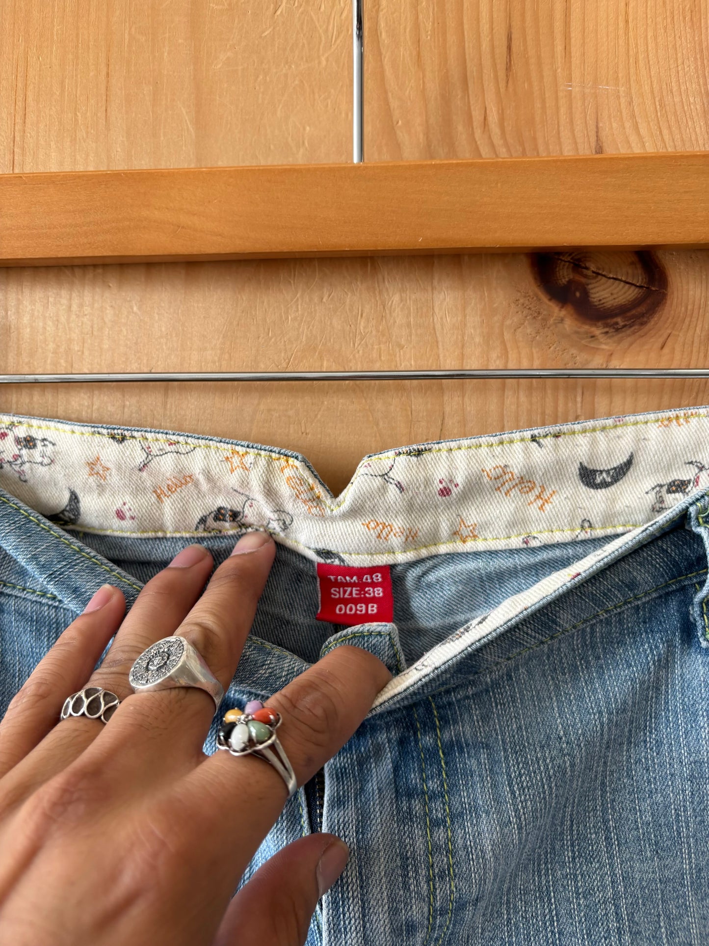 Ribbon Detailed Jeans : 36” W