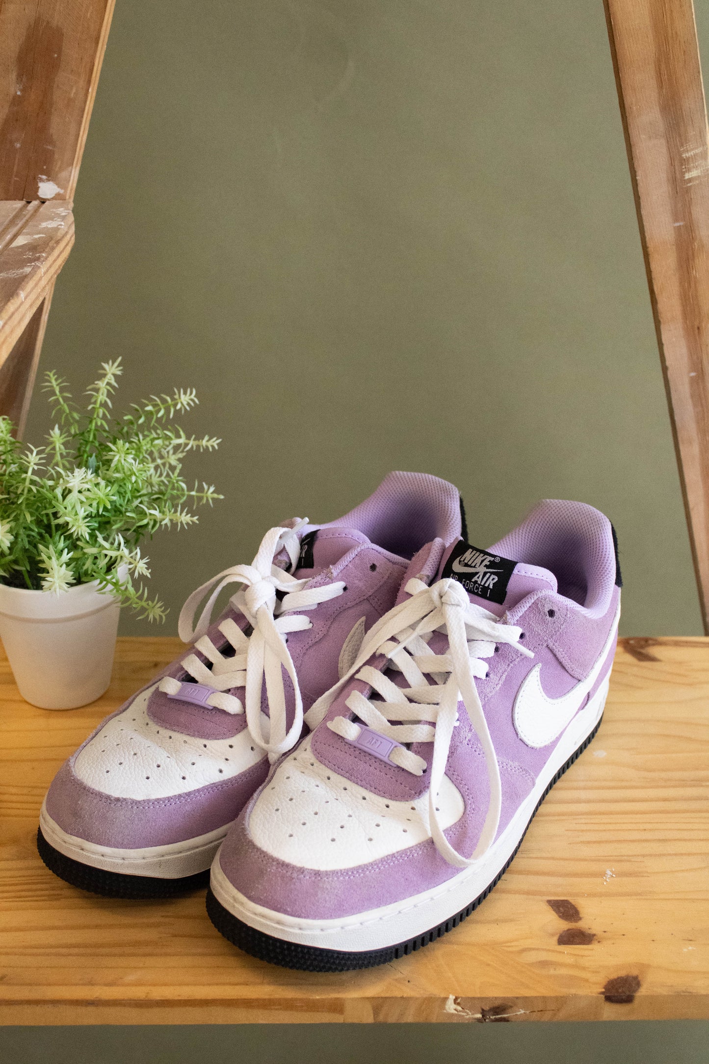 Lavender Nike Air Forces : 11.5