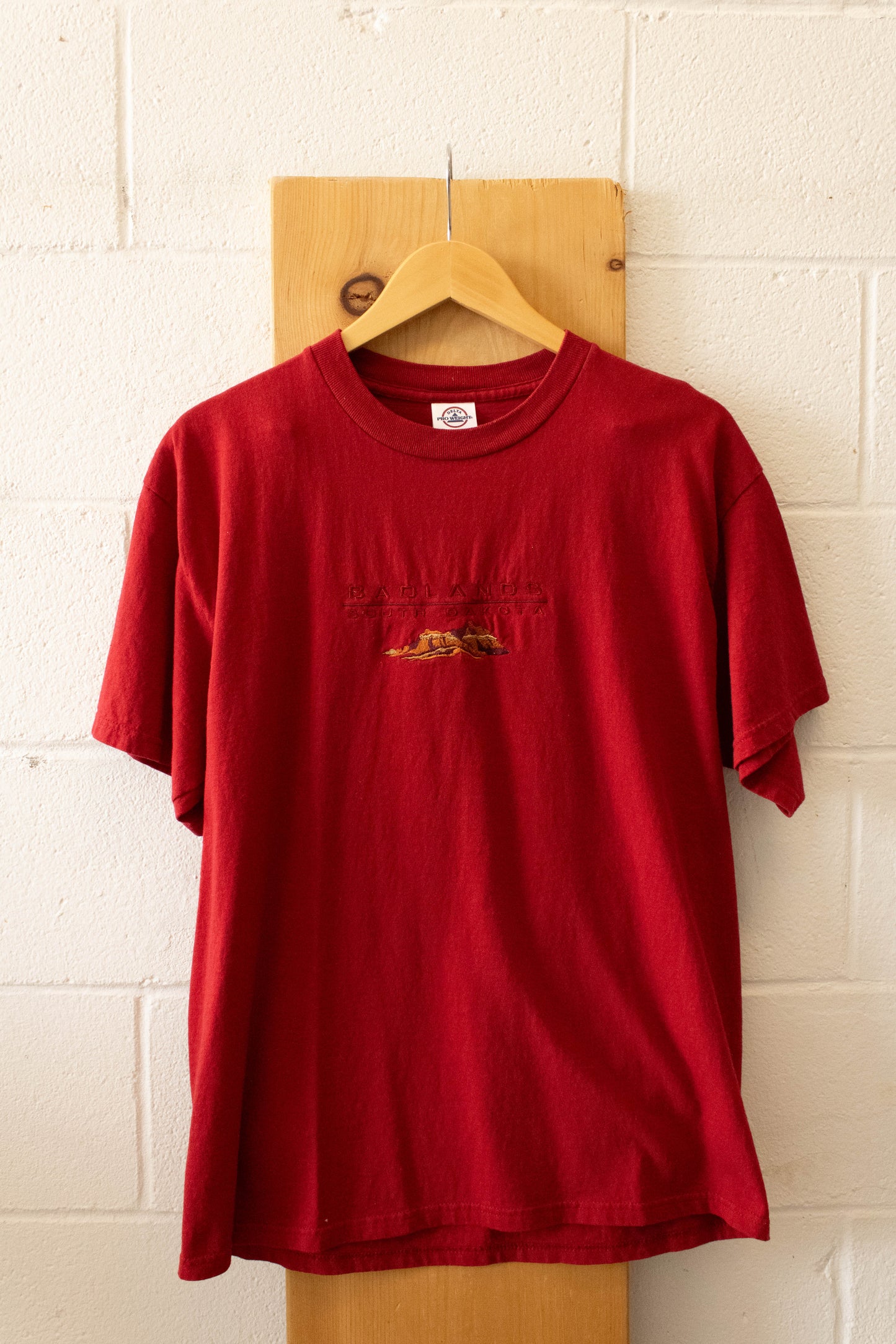 Red Badlands South Dakota Tee : L