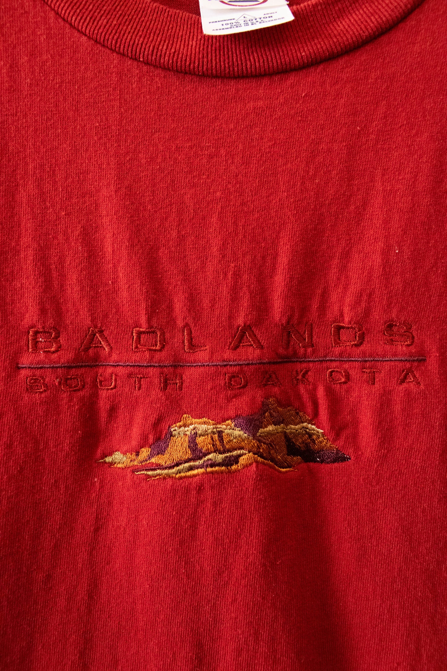 Red Badlands South Dakota Tee : L
