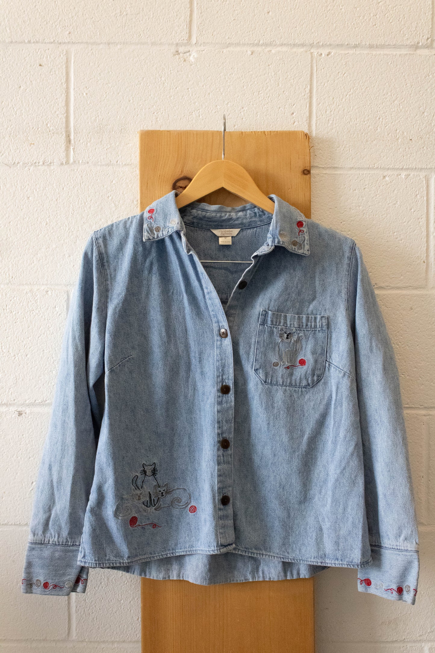 Embroidered Cat Button Up : M