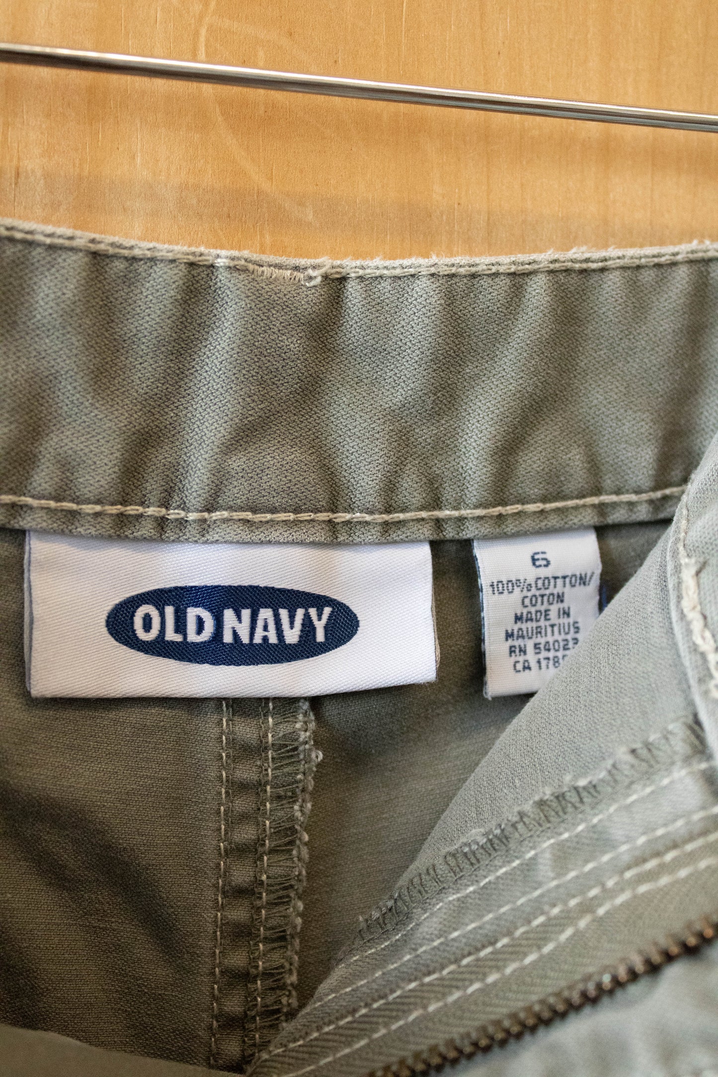 Khaki Shorts : 6