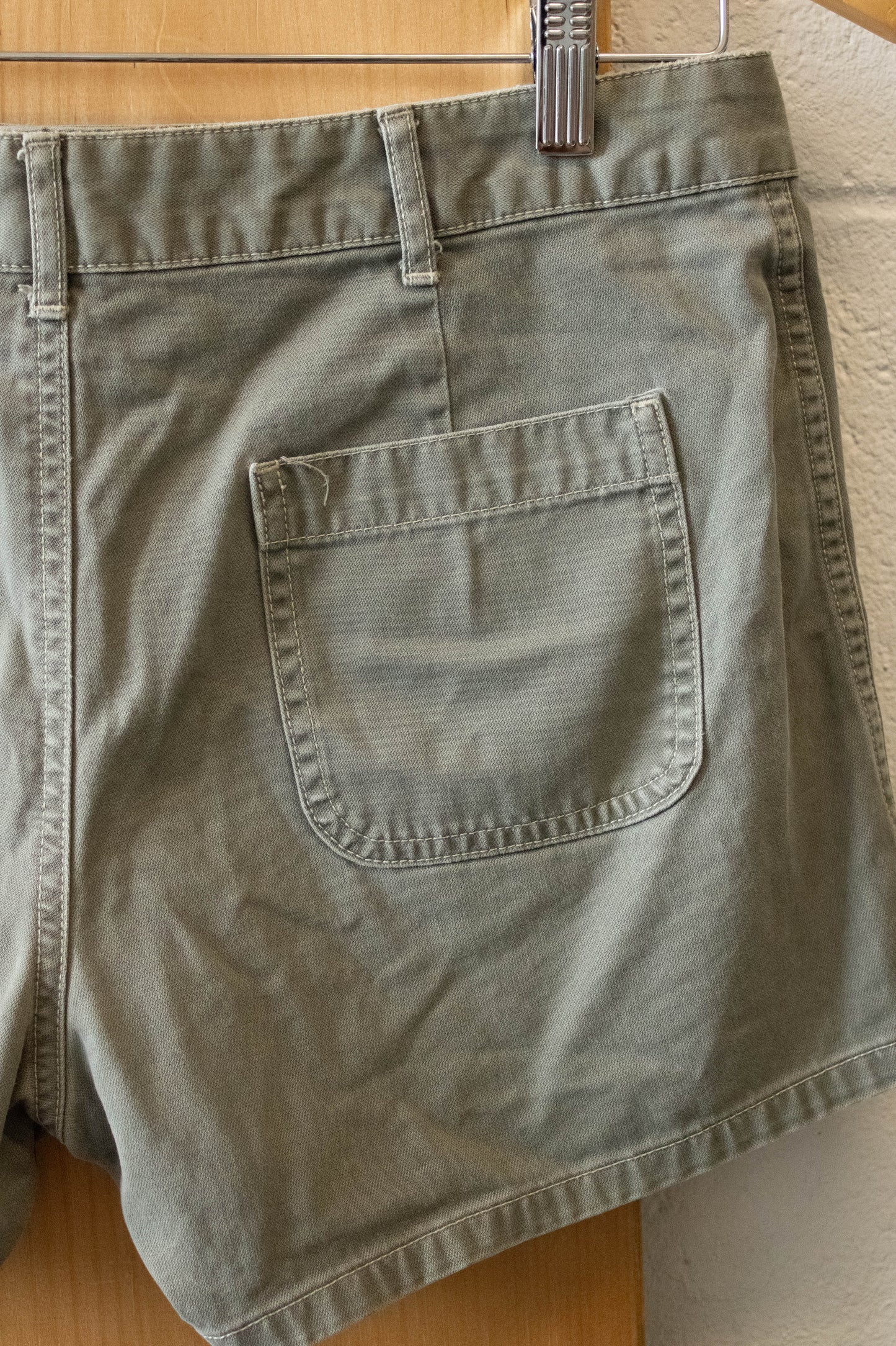 Khaki Shorts : 6