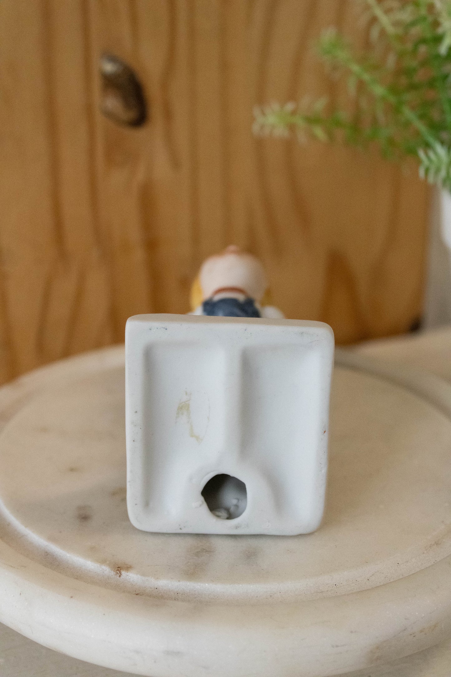 Vtg Kissing Girl Figurine