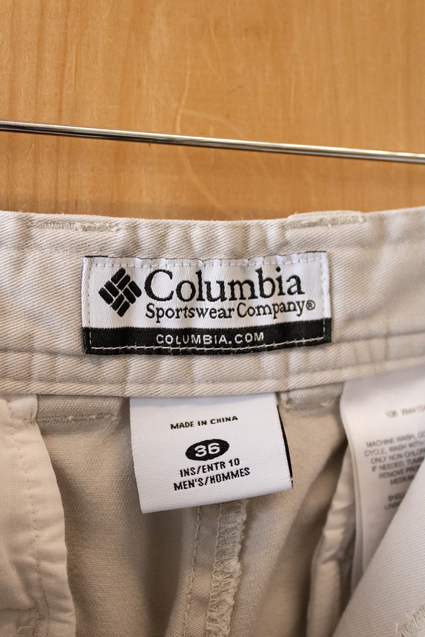 Columbia Khaki Shorts : 36
