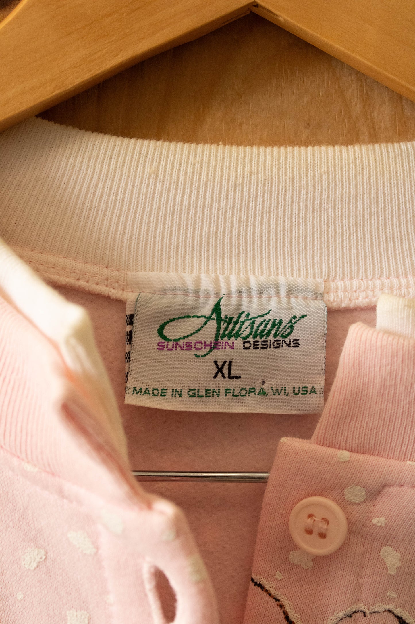 Vtg Artisans Winter Scene Button Crew : XL