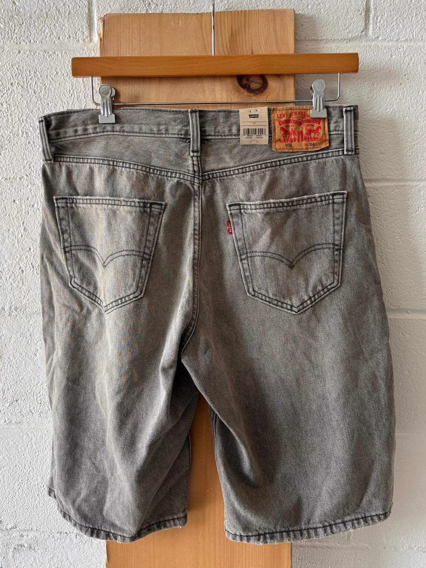 NWT 469 Loose Fit Levi’s Shorts : 36” W