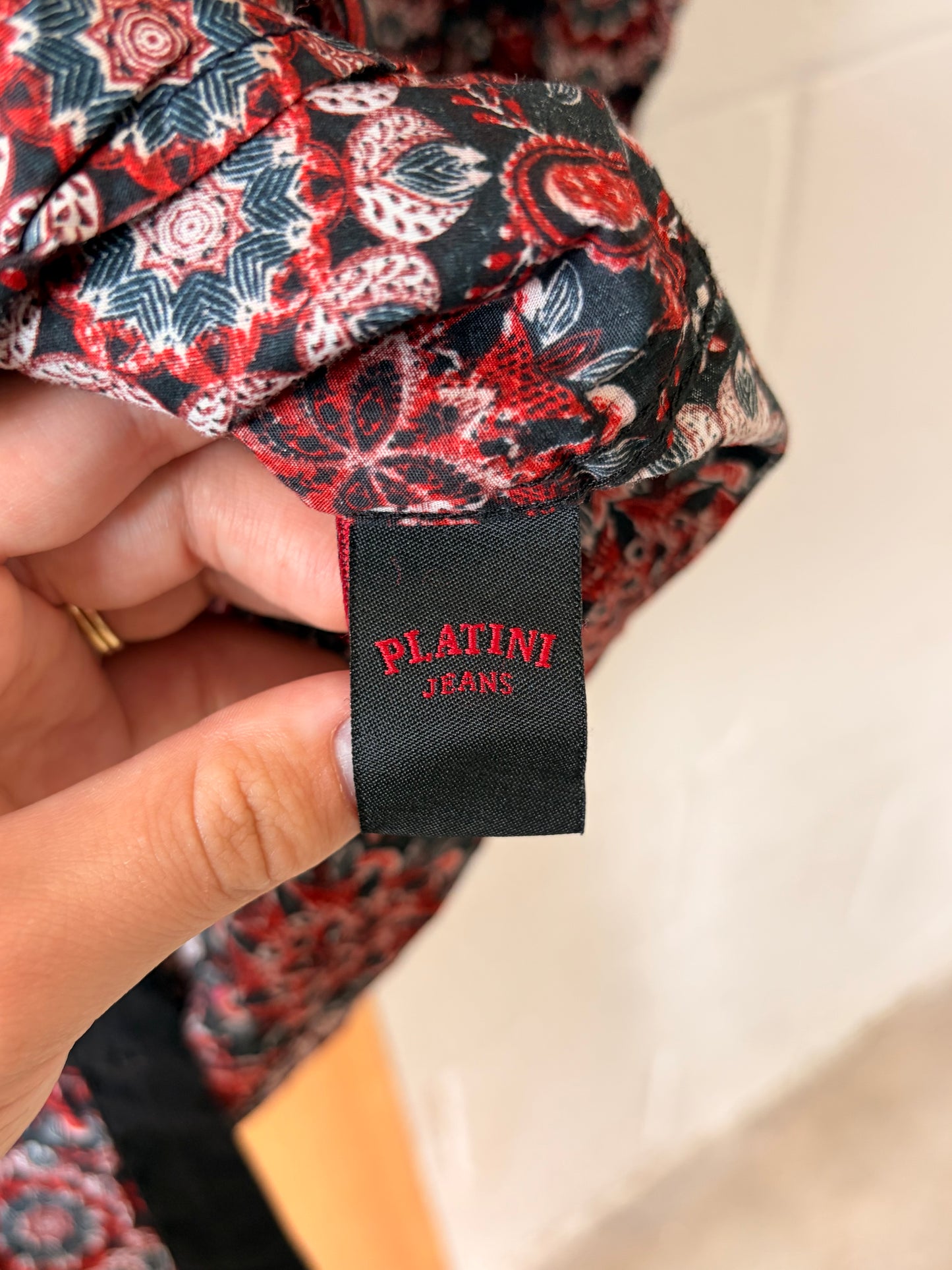 Black & Red Paisley Button Up : M