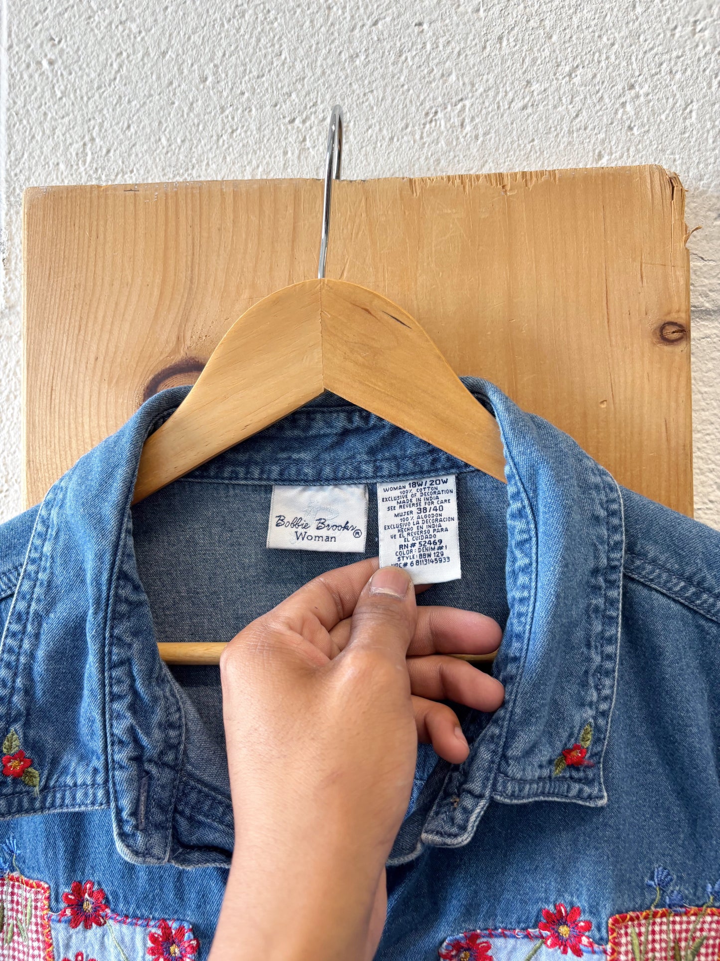 Denim Embroidered Short Sleeve Top : 18/20 W