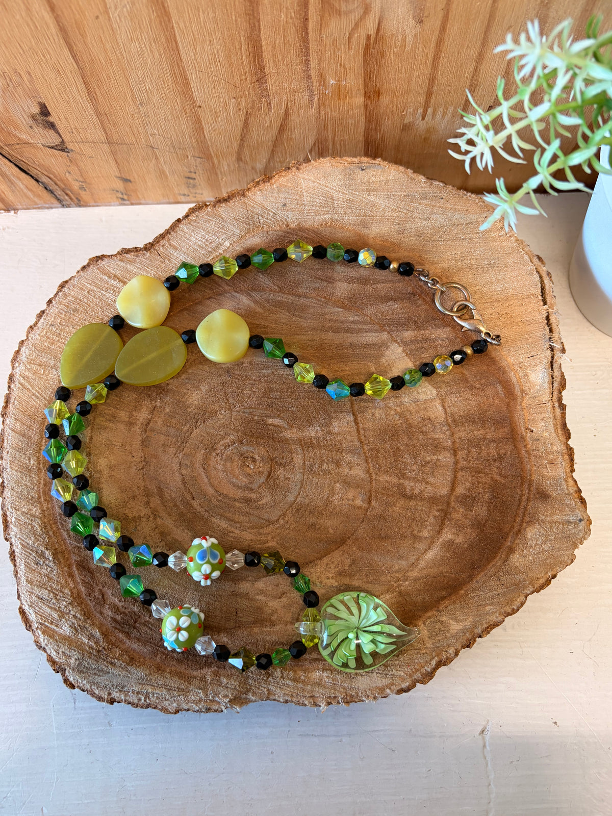 Leafy Green Beaded Necklace