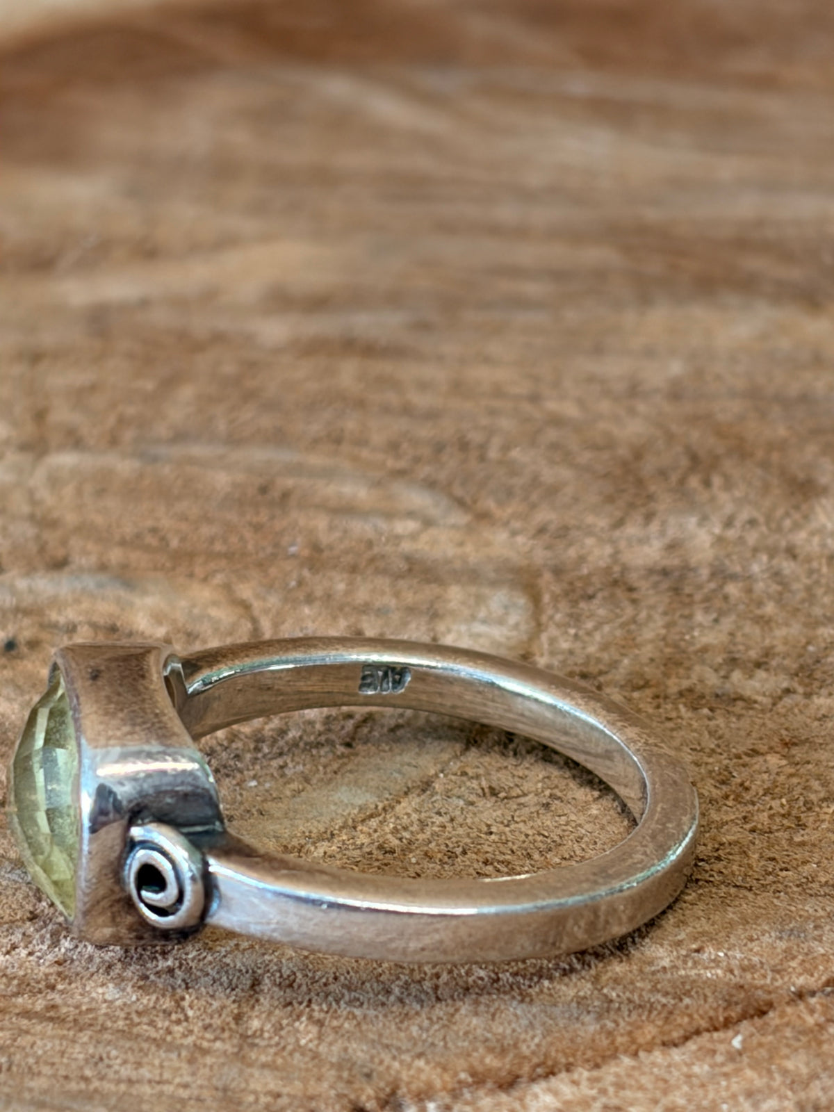 925 Green Stone Ring : Size 7