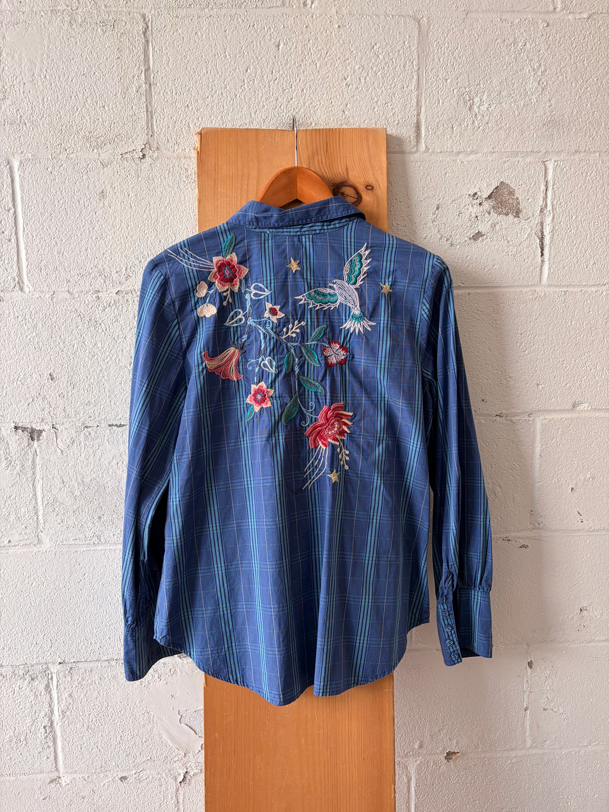 Johnny Was Floral Bird Embroidered Button Down : M
