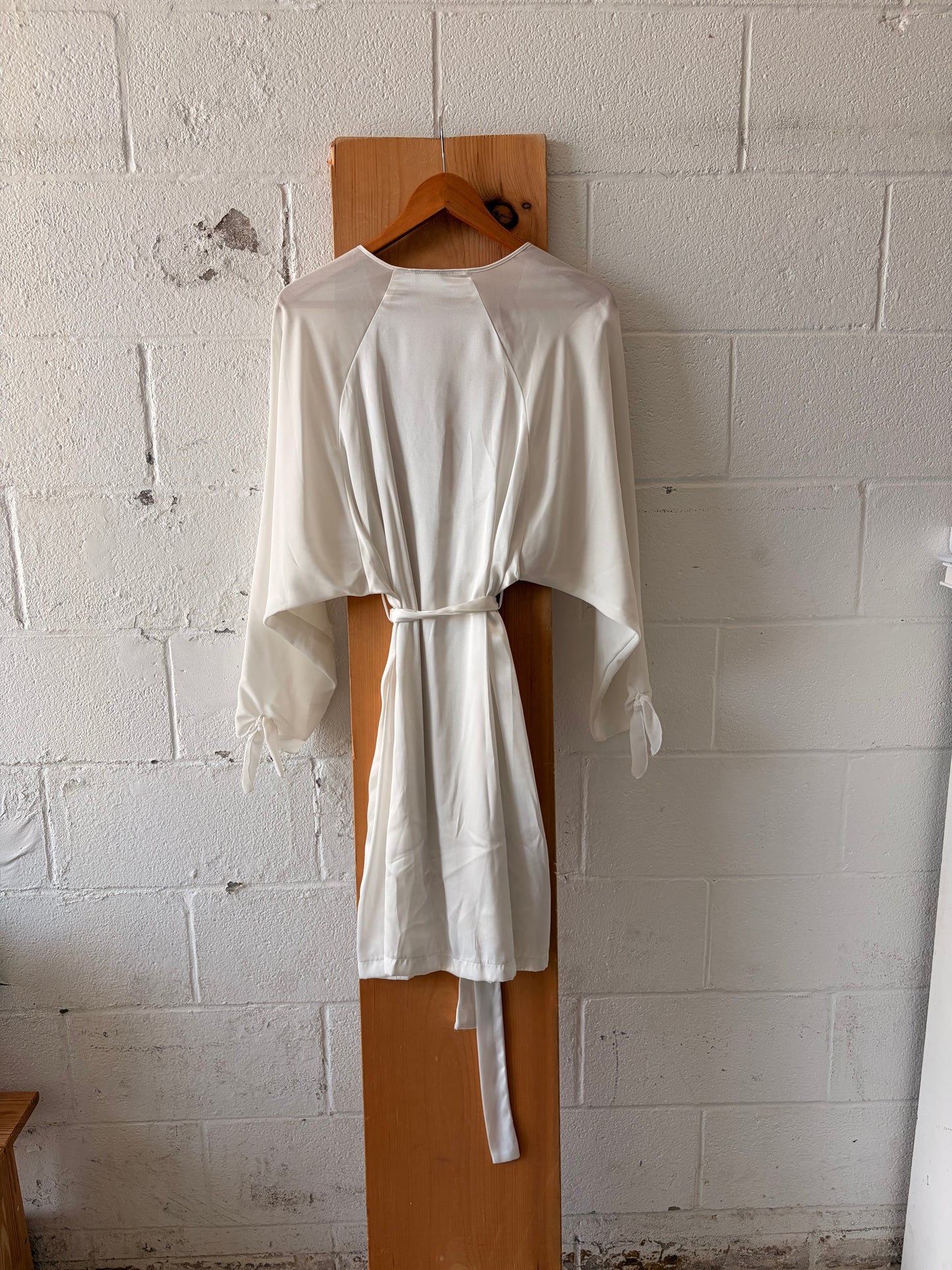 Vtg White Robe : L