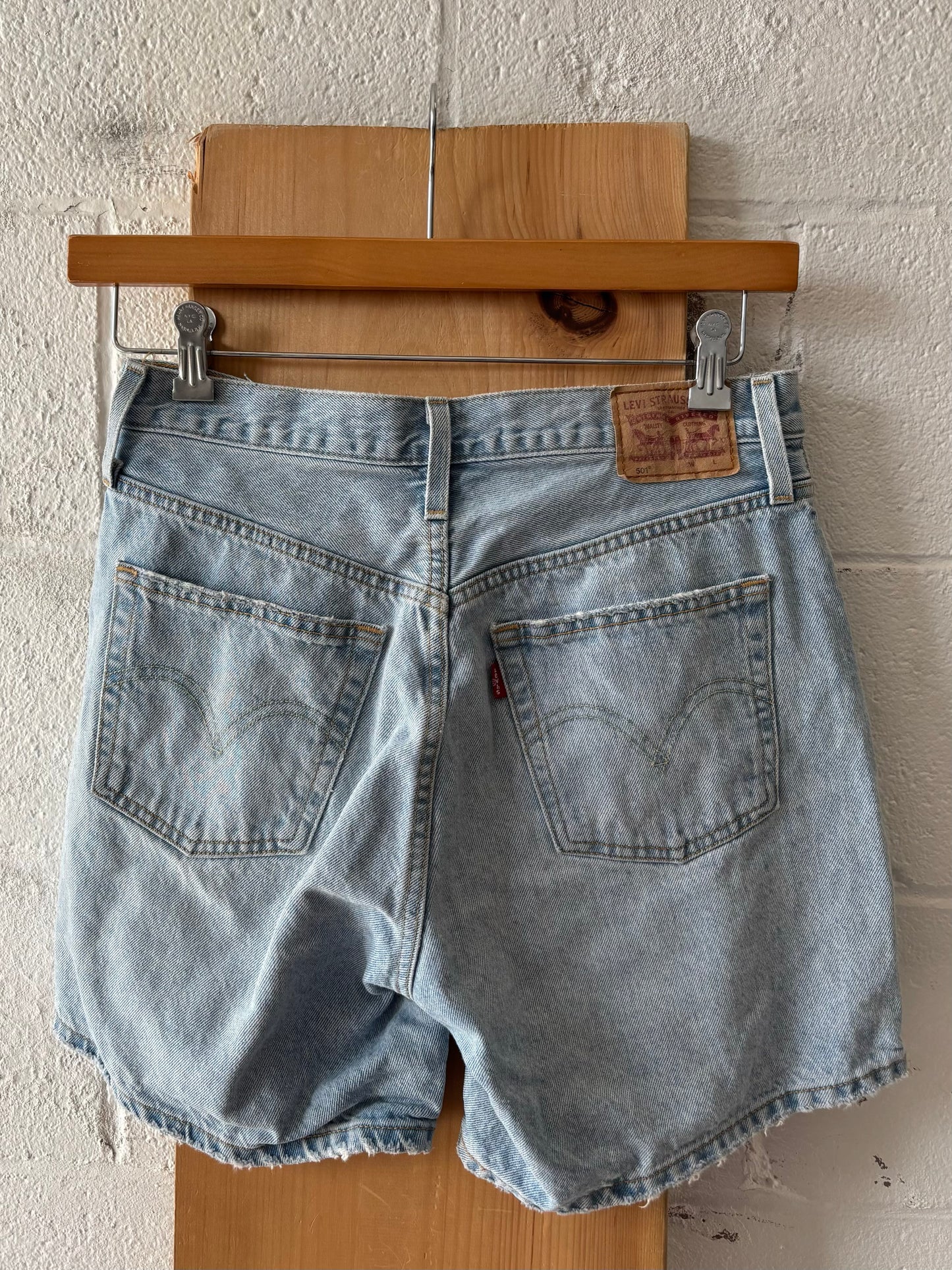 Levi’s 501 Shorts : 30” W