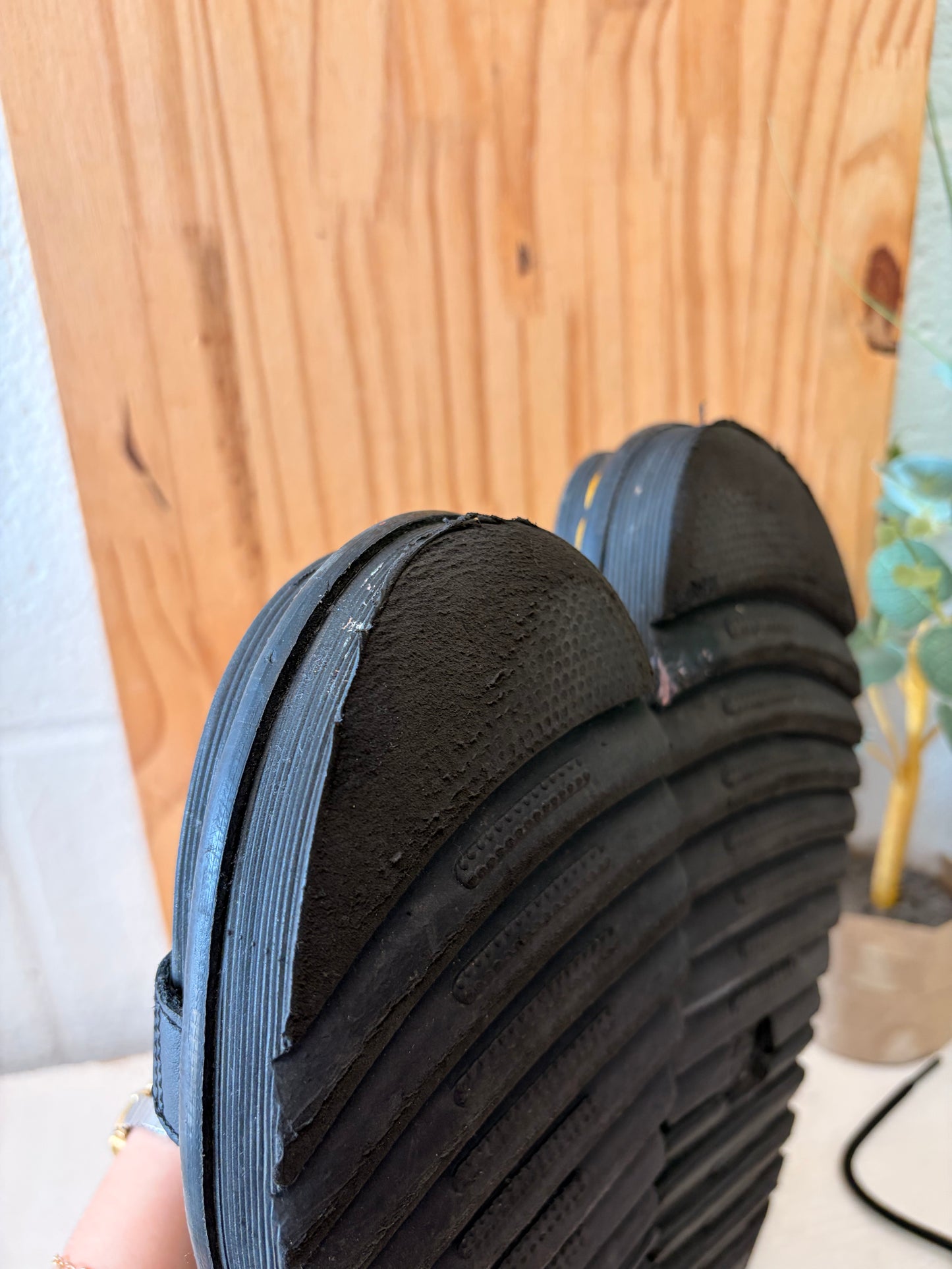 Dr. Marten’s Black Gladiator Sandals : Size Women’s 9