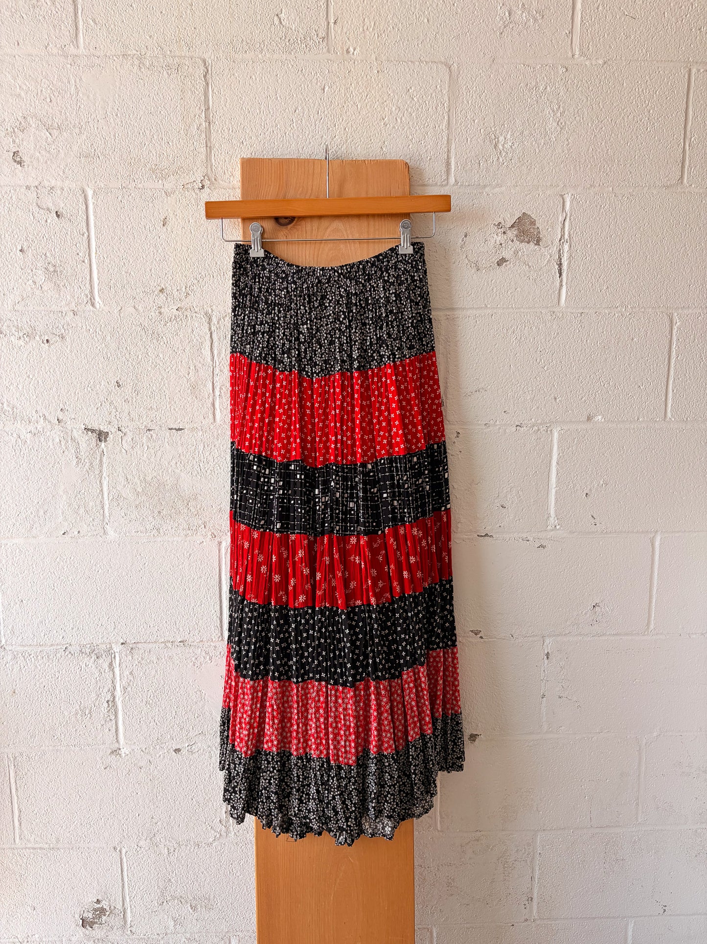 Vtg Red & Black Floral Maxi Skirt : 26"W
