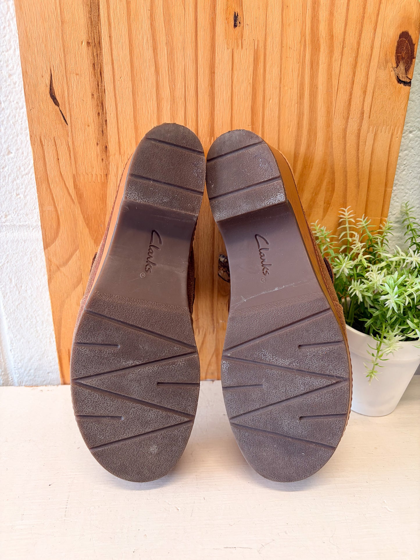 Clarks Brown Clogs : Size 8
