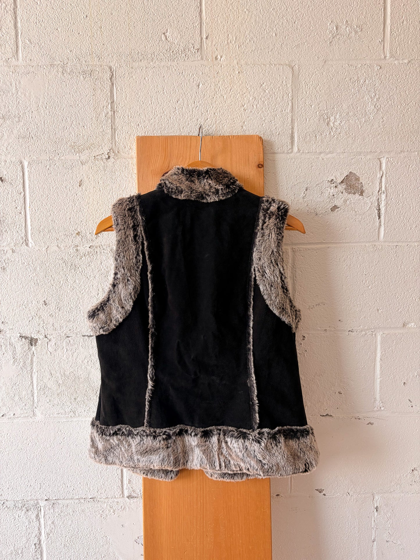 Leather & Faux Fur Vest : L