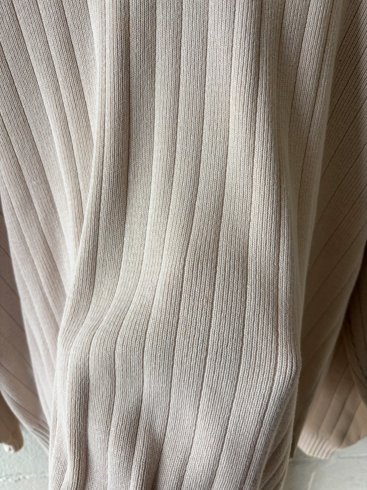 Cream V-Neck Sweater : Mens L