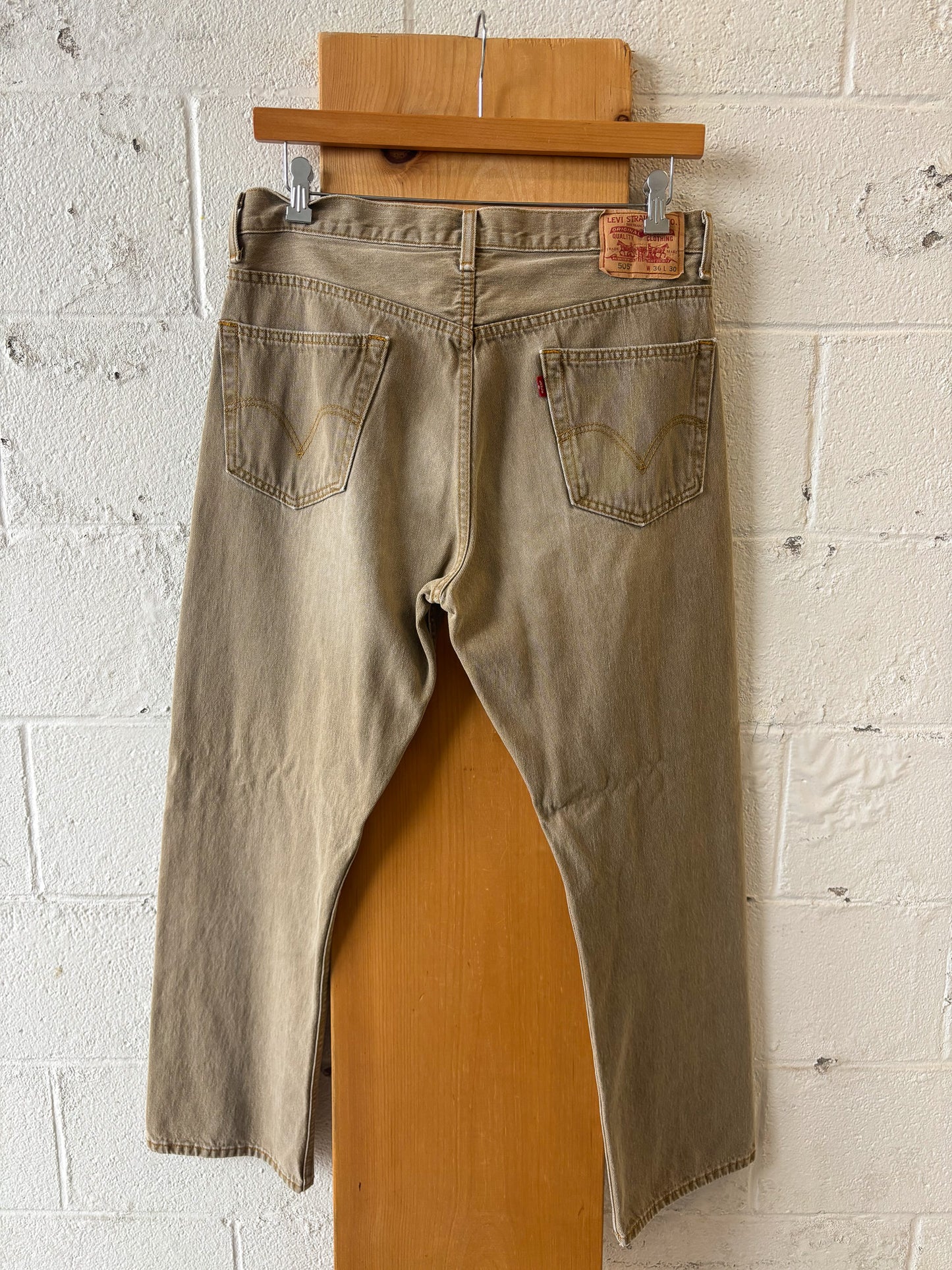Khaki Levi's 505's : 35"W