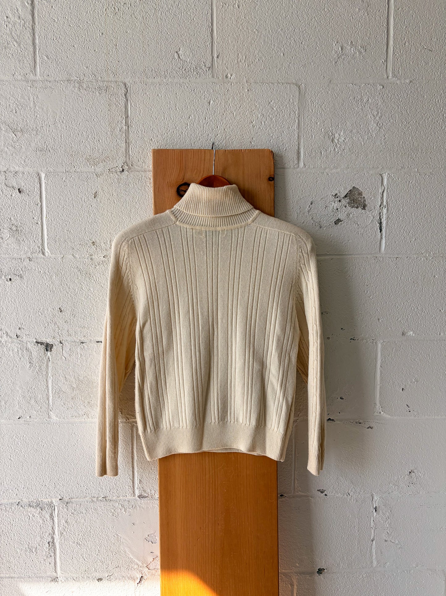 Cream Turtleneck Sweater : S
