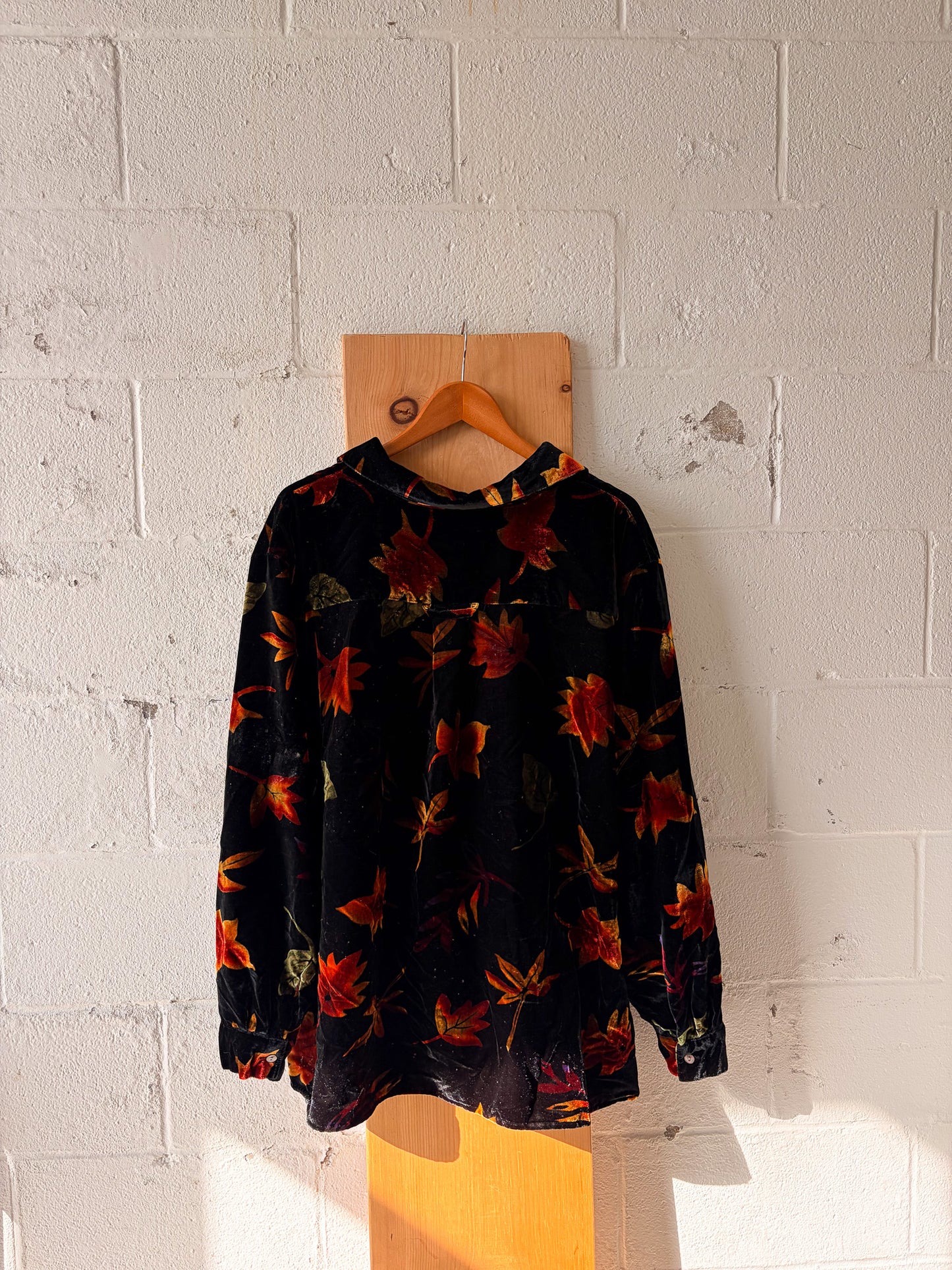 Velvet Leaf Patterned Button Up : 26W