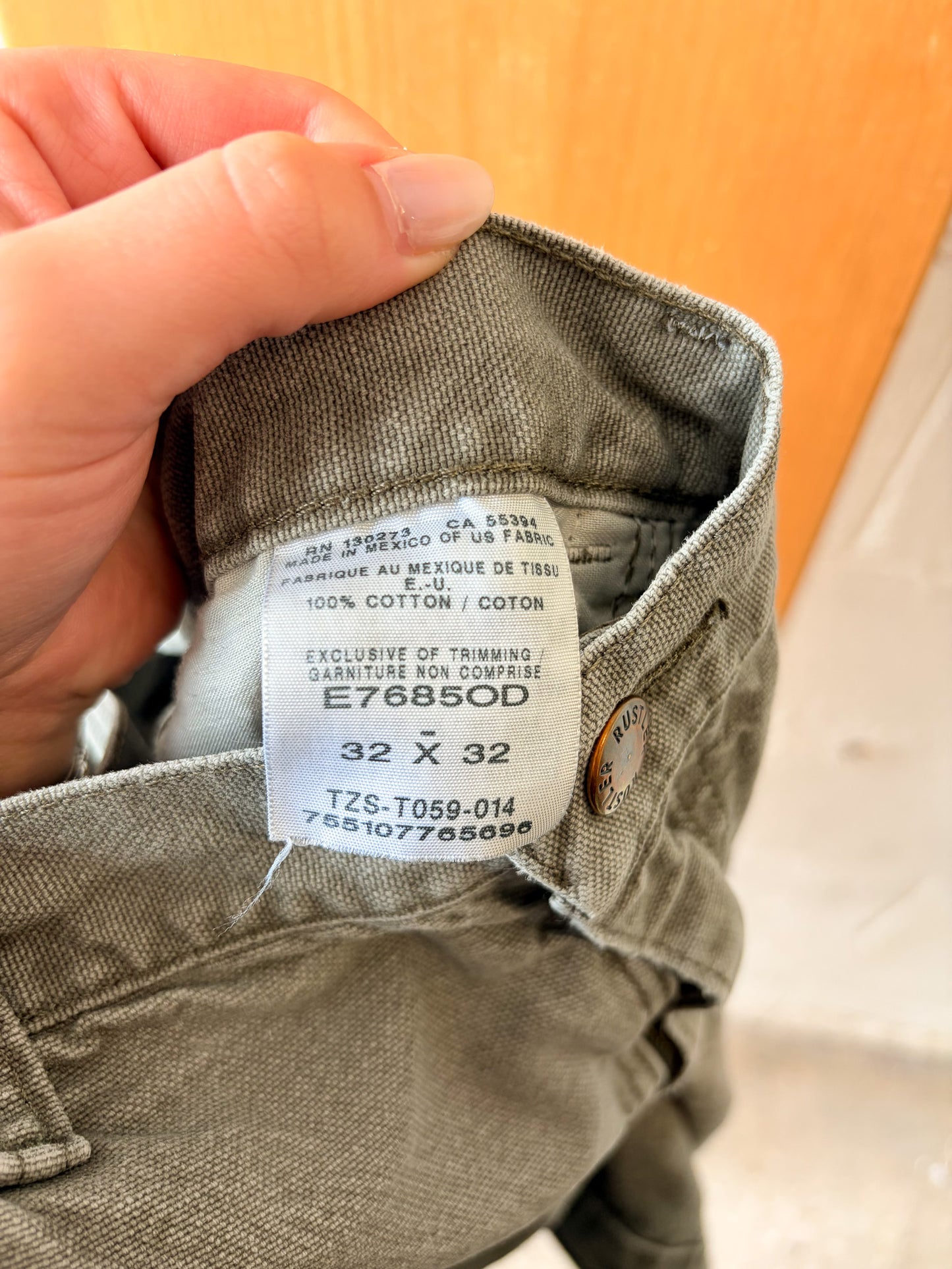 Distressed Gray Rustler Cargo Pants : 32x32