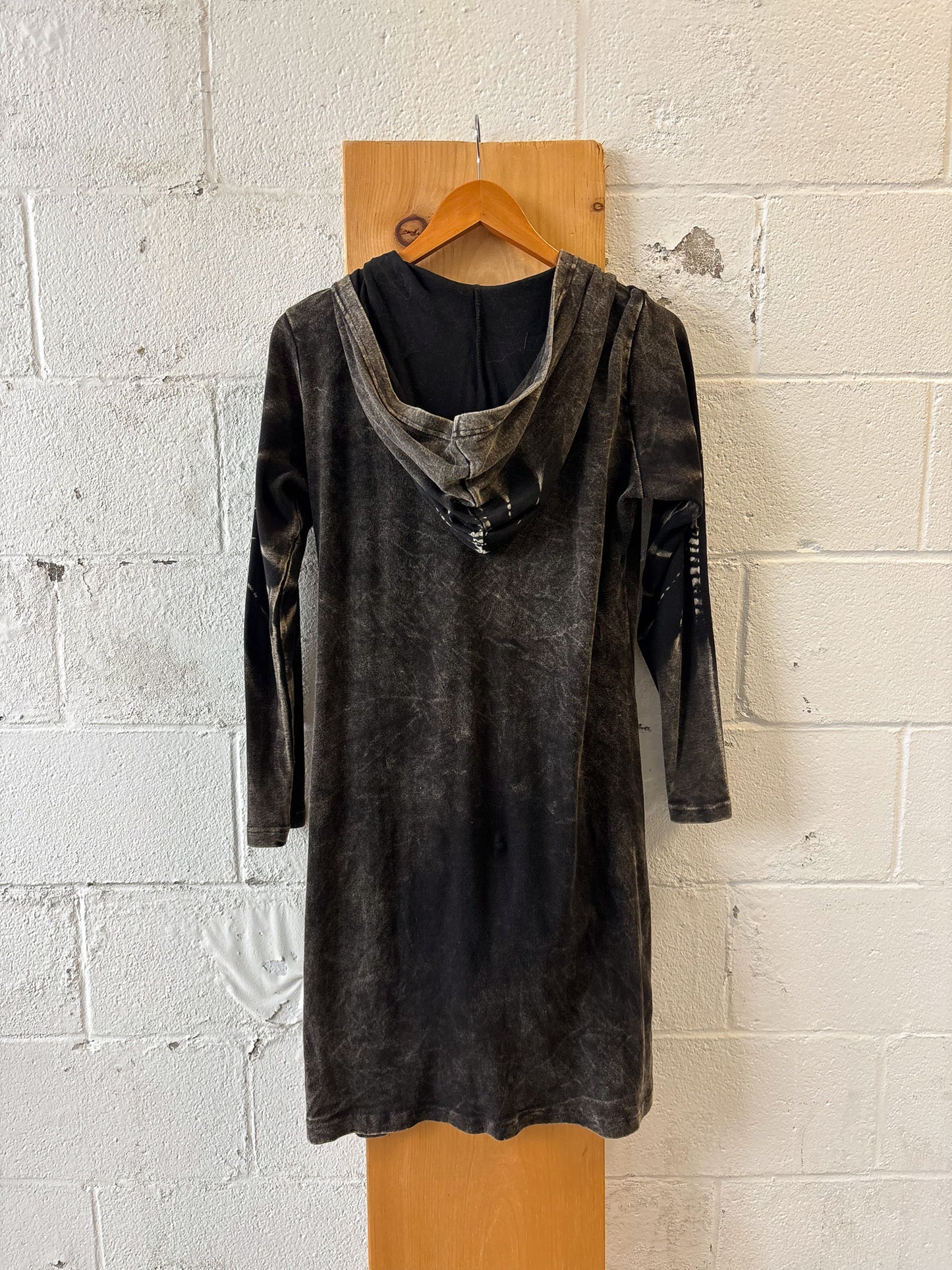 Rising International Embroidered Long Hoodie : L