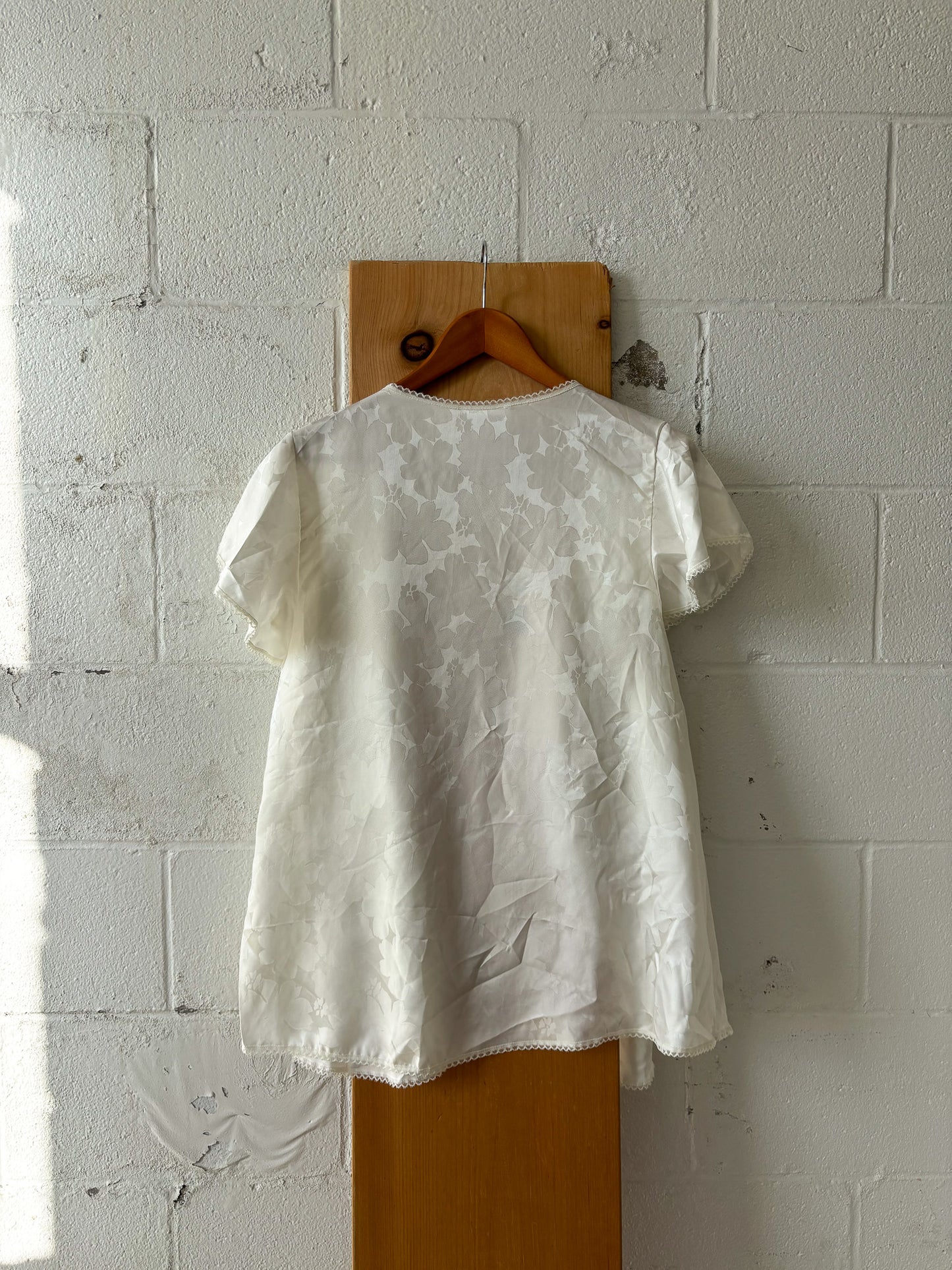 Vtg White Floral Satin Top : M
