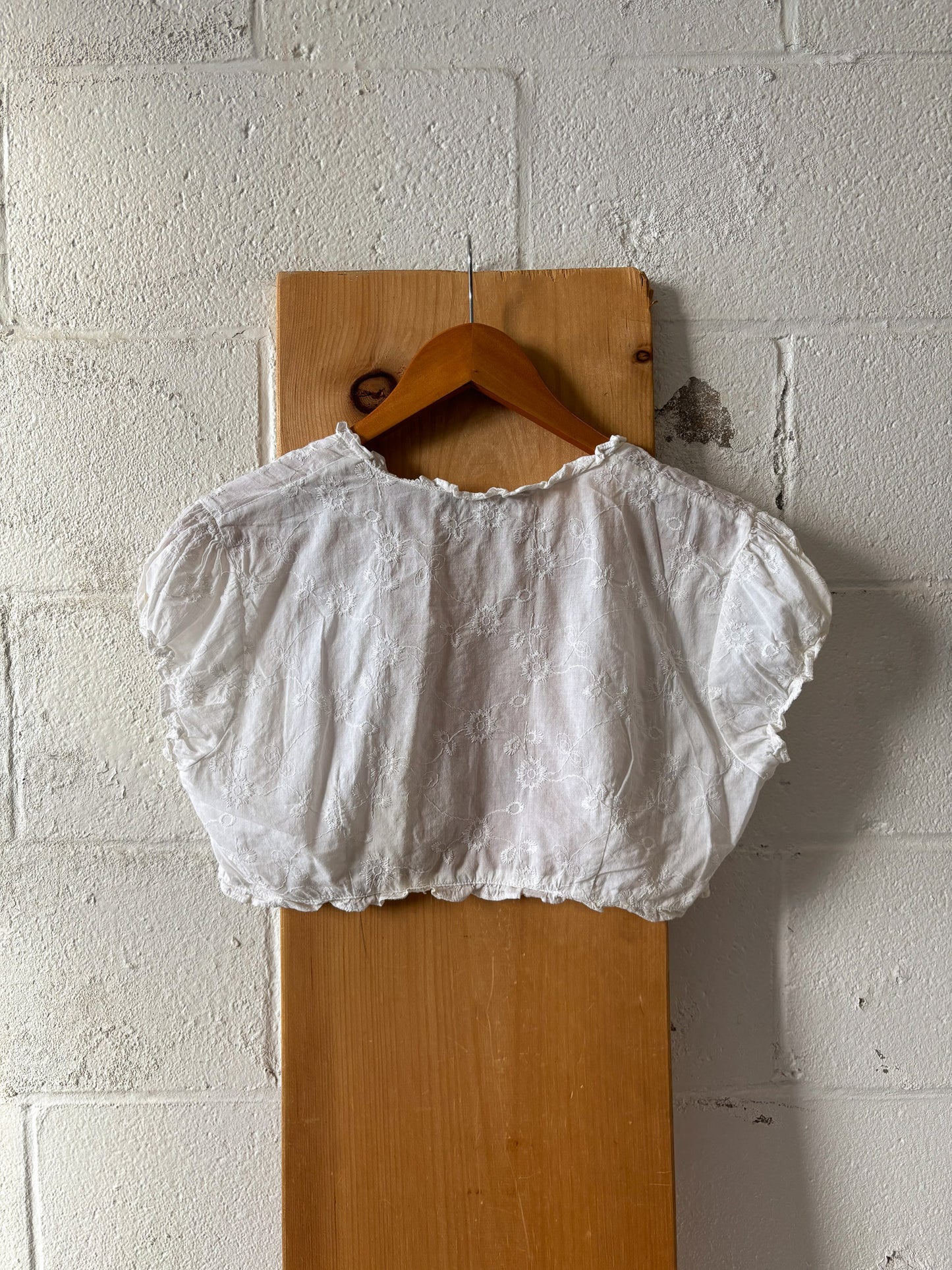 Little Cropped White Cardigan : L