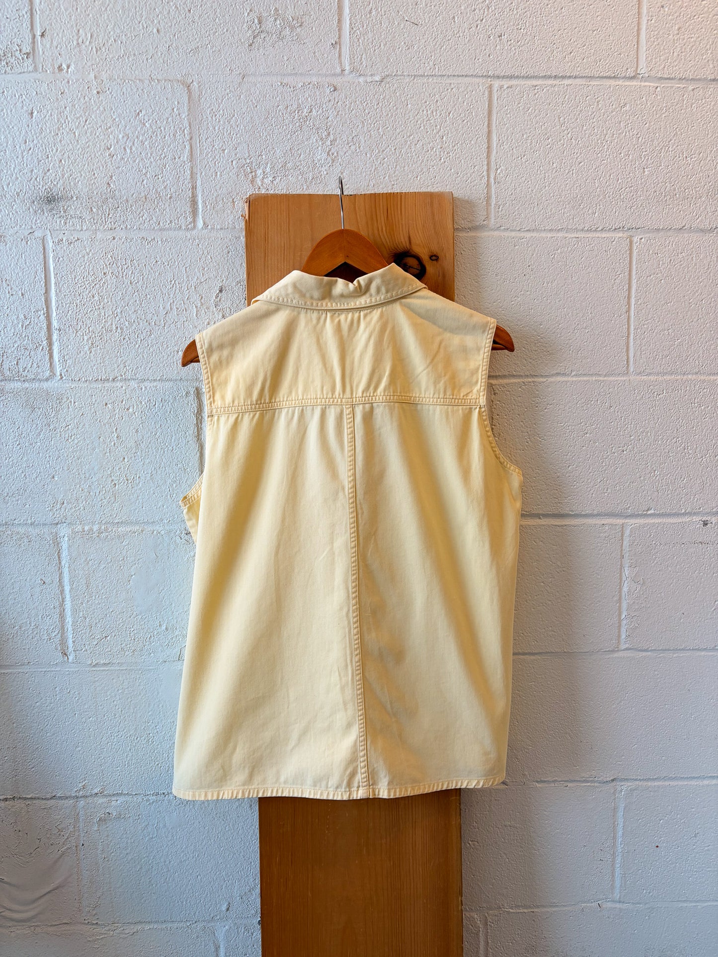 Sleeveless Yellow Button Up : 16W