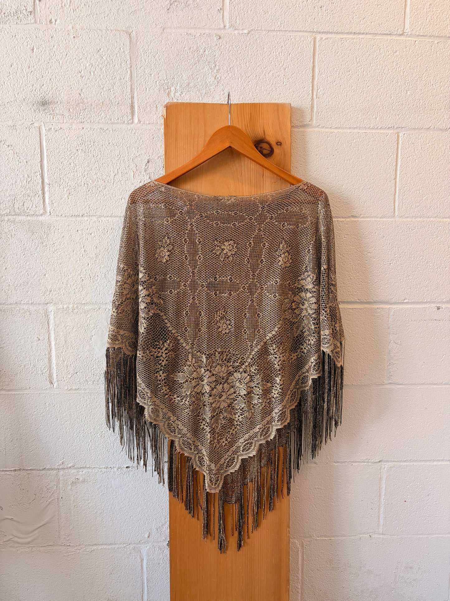 Delicate Floral Gold Tone Fringe Poncho : OS